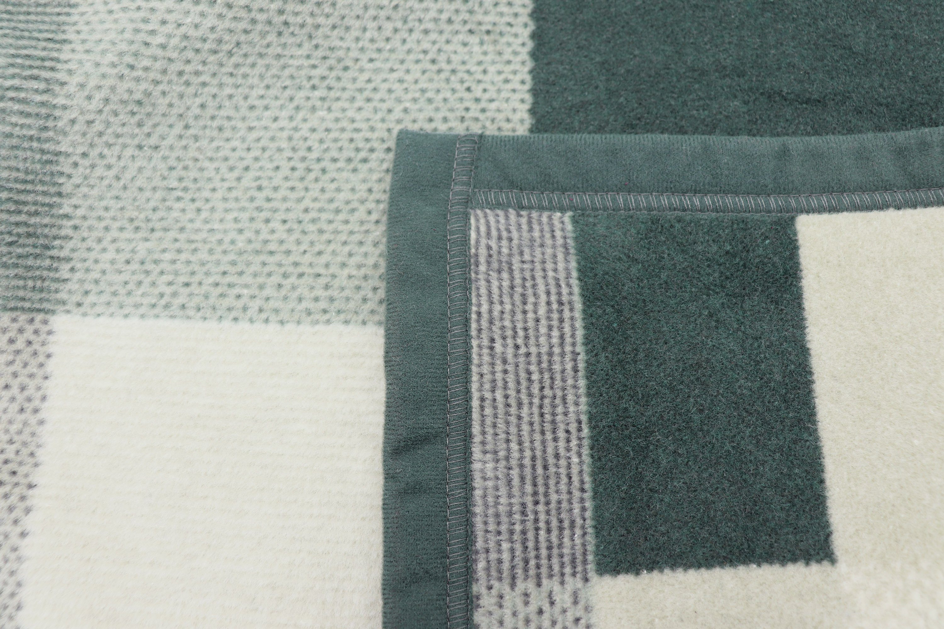 Wohndecke Color Squares green, grün karierte Kuscheldecke in 150x200, Biederlack, Decke aus Baumwoll-Mix, Made in Germany – Bild 5 von 5