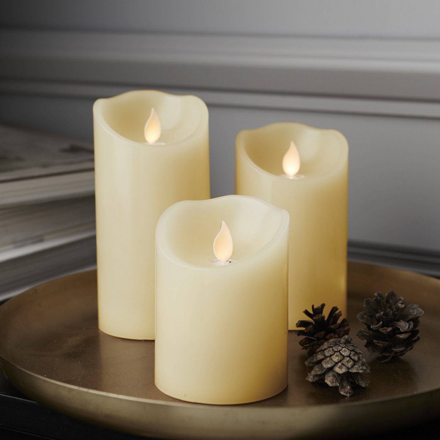 STAR TRADING LED-Kerze Stumpenkerze Echtwachs mechanisch bewegte Flamme Timer H: 12,5cm creme, LED Classic, warmweiß (2100K bis 3000K)
