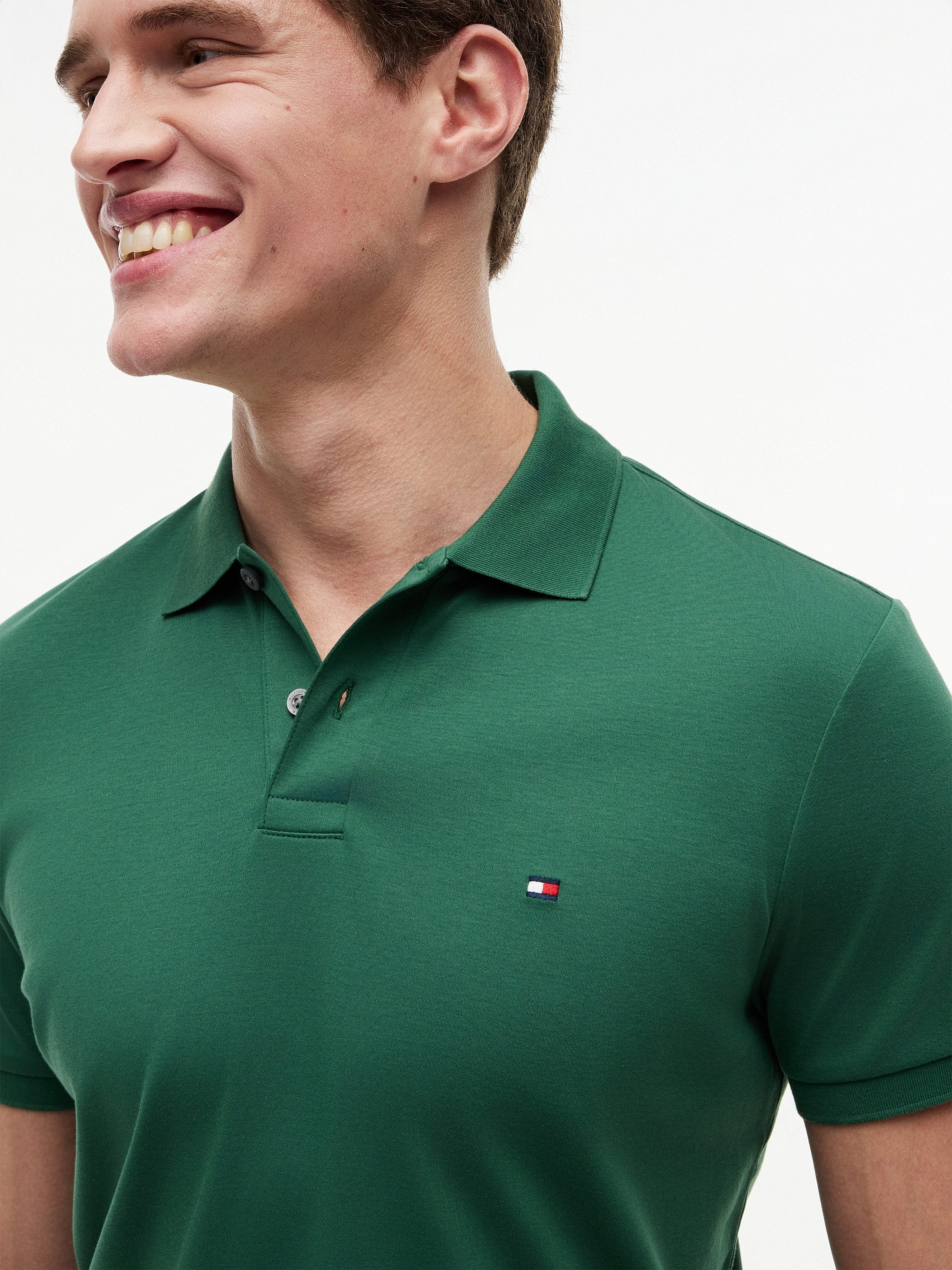 Tommy Hilfiger Poloshirt LIQUID COTTON REGULAR SEASONAL mit Logostickerei – Bild 3 von 5