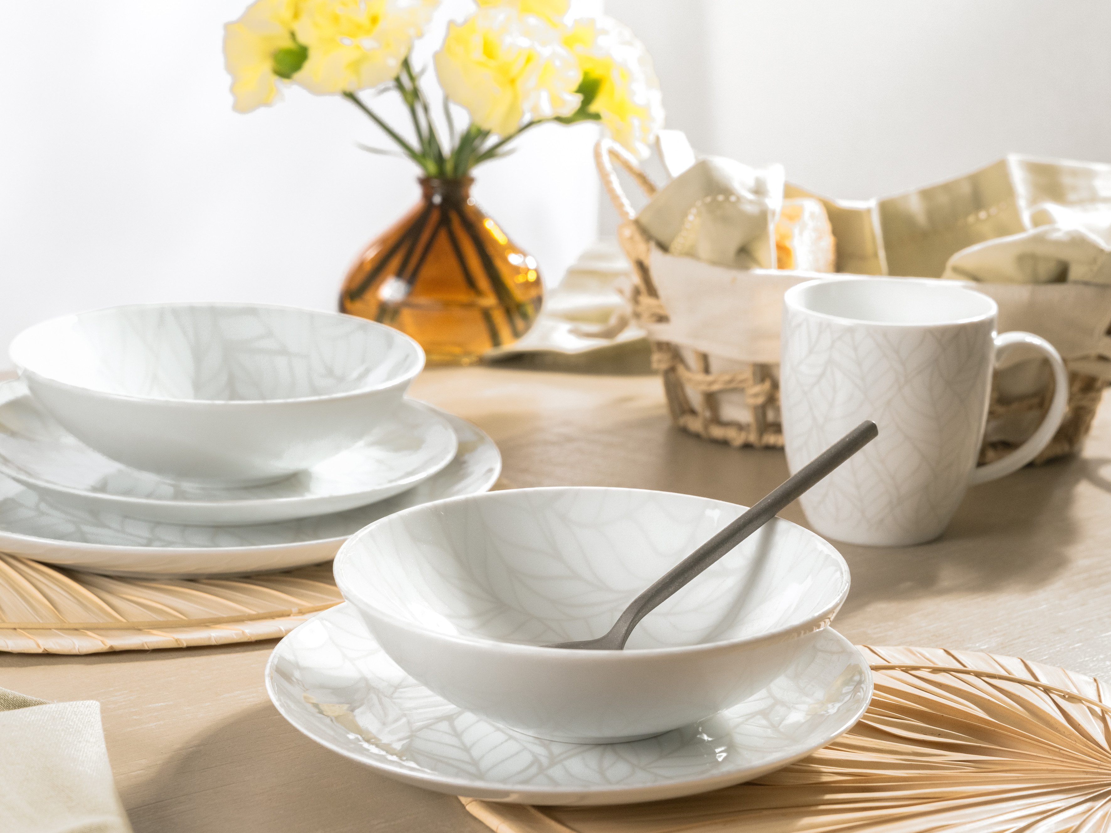 CreaTable Kombiservice Geschirr-Set Home - Blätter (16-tlg), 4 Personen, Porzellan, Service, weiß, Used-und Vintage-Look, zeitlos, 16 Teile für 4 Personen