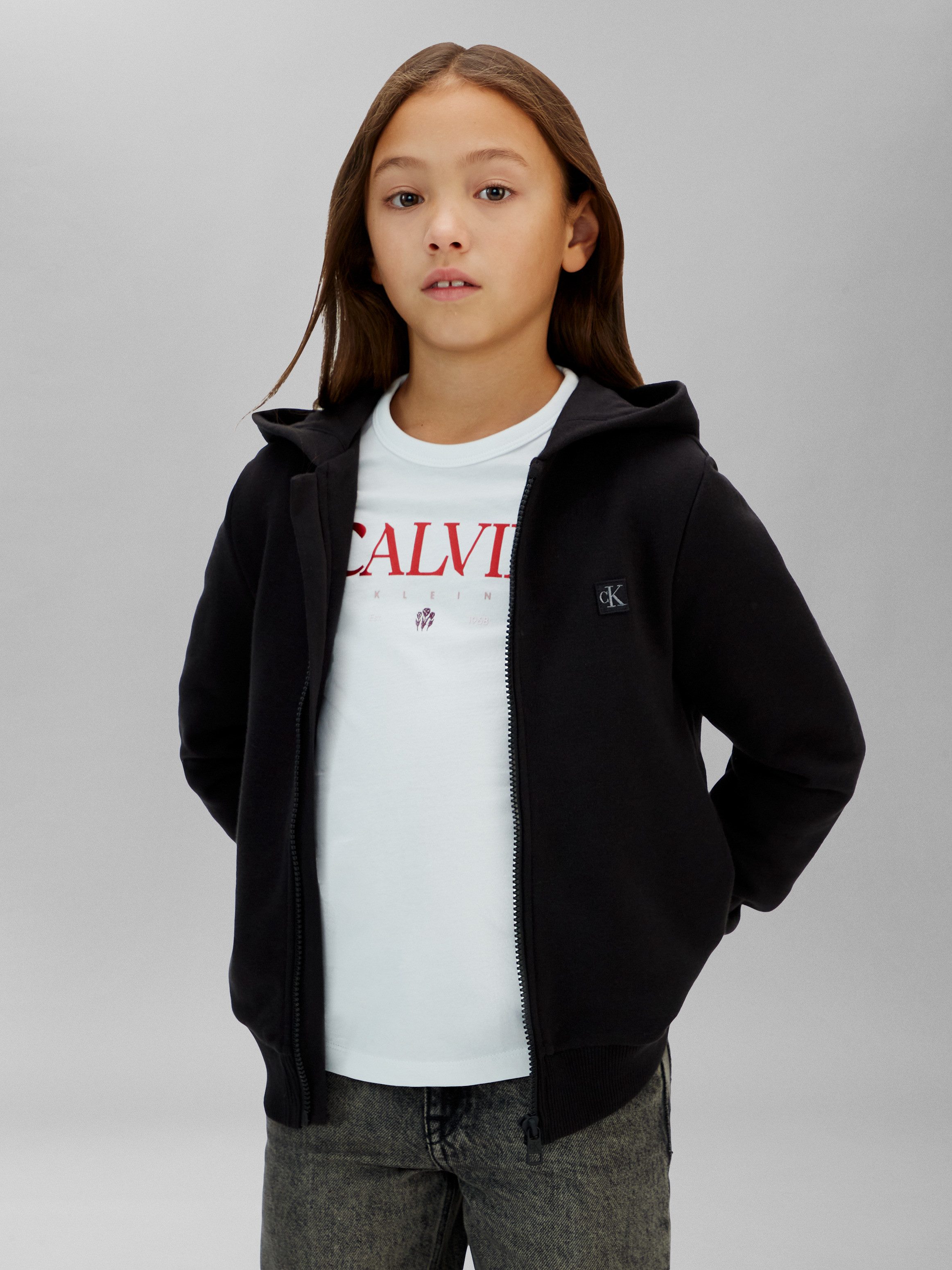Calvin Klein Jeans Kapuzensweatjacke MINI BADGE ZIP-THROUGH mit Logo-Badge – Bild 2 von 5