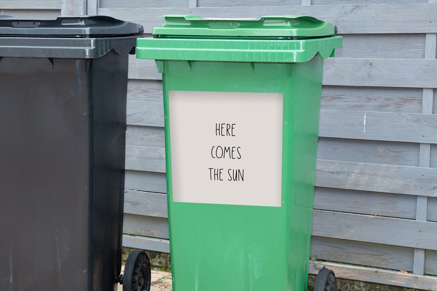 Sticker, Container, - Wandsticker Zitate - - Hier MuchoWow Sonne St), Text Sonne (1 die kommt Mülltonne, - Sommer Mülleimer-aufkleber, Abfalbehälter