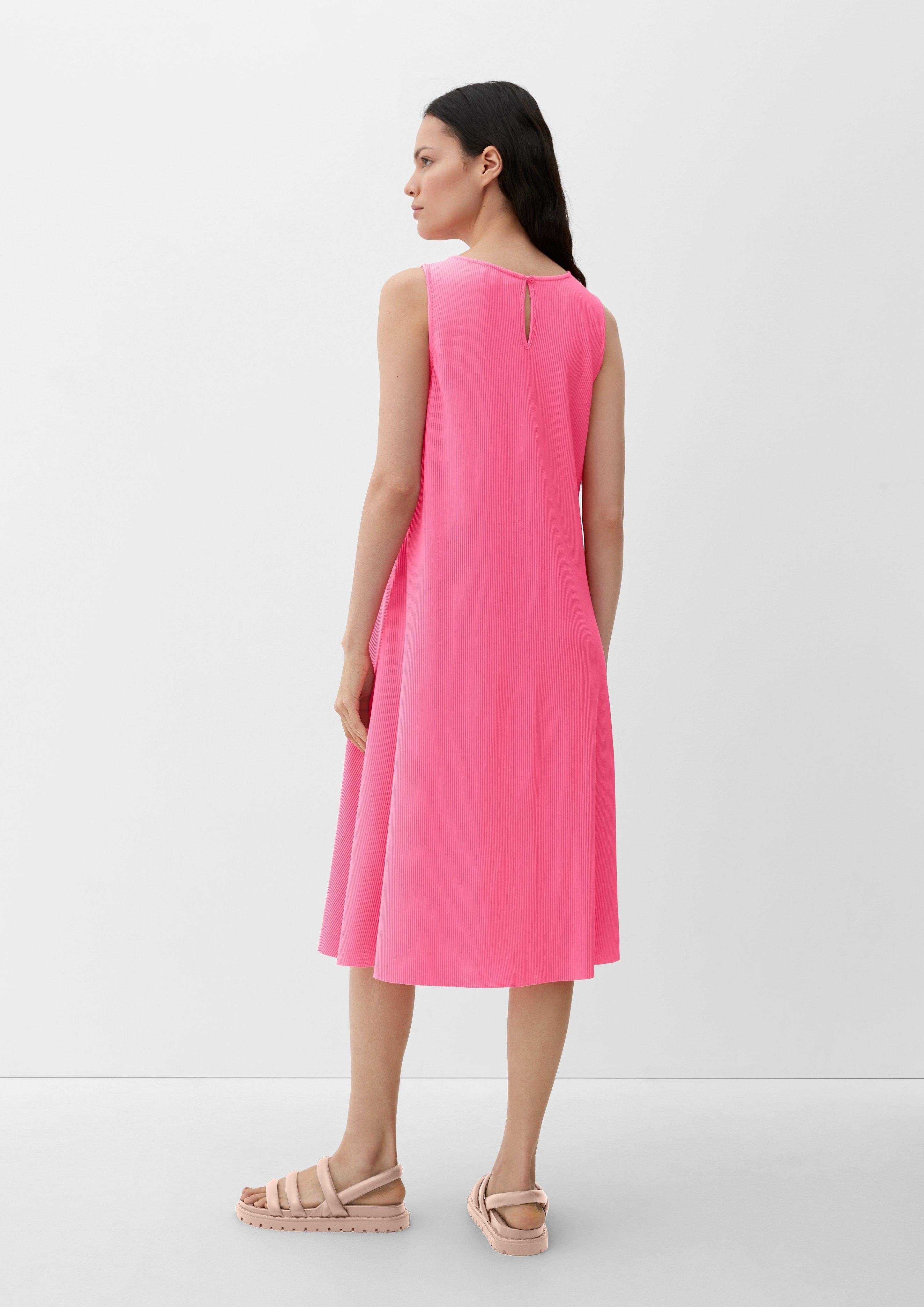 s.Oliver Maxikleid Kleid mit pink Plisseefalten