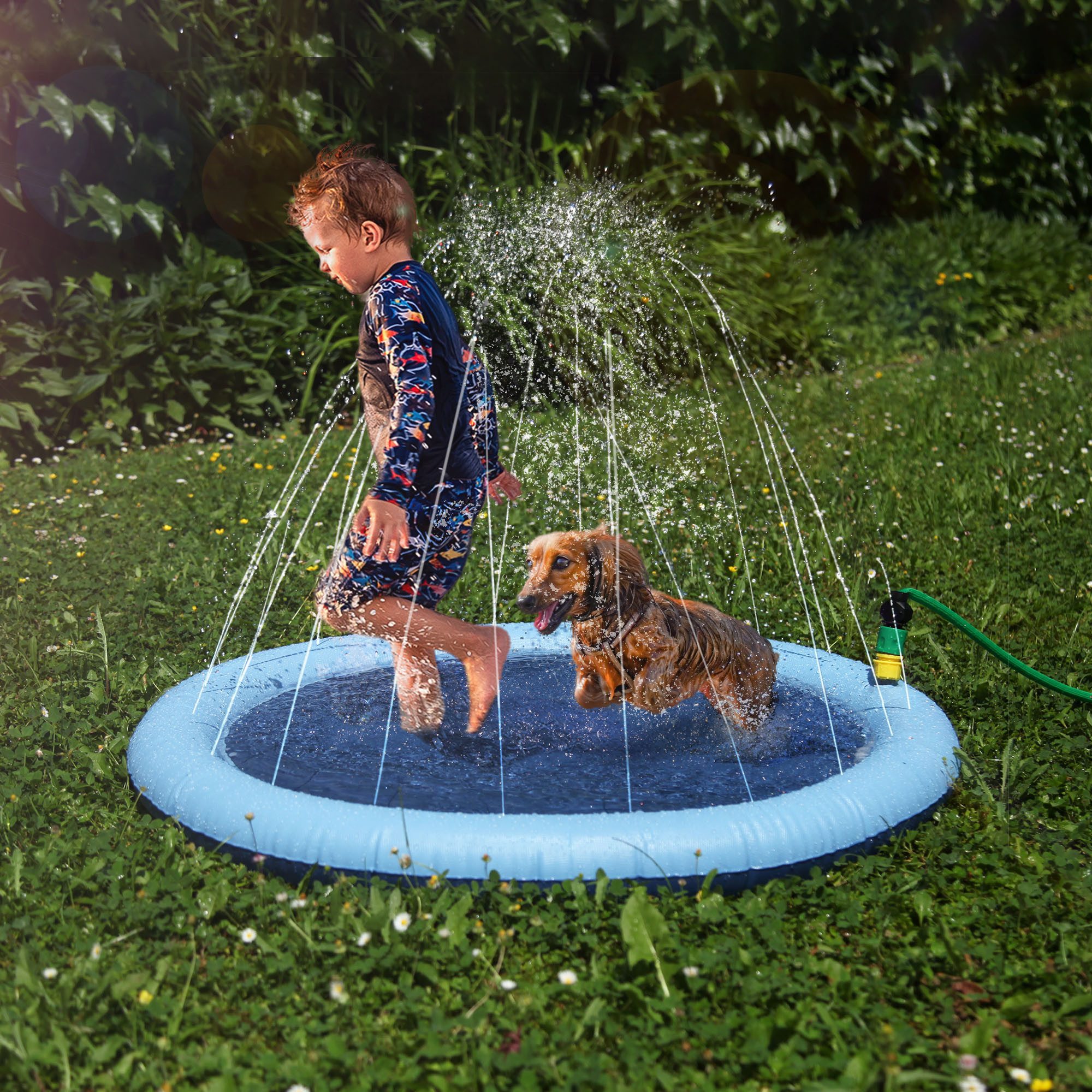 Bestlivings Badespielzeug Sprinklermatte für Kinder & Hunde (1-tlg), robustes PVC, Gartenschlauchanschluss, Anti-Rutsch Beschichtung
