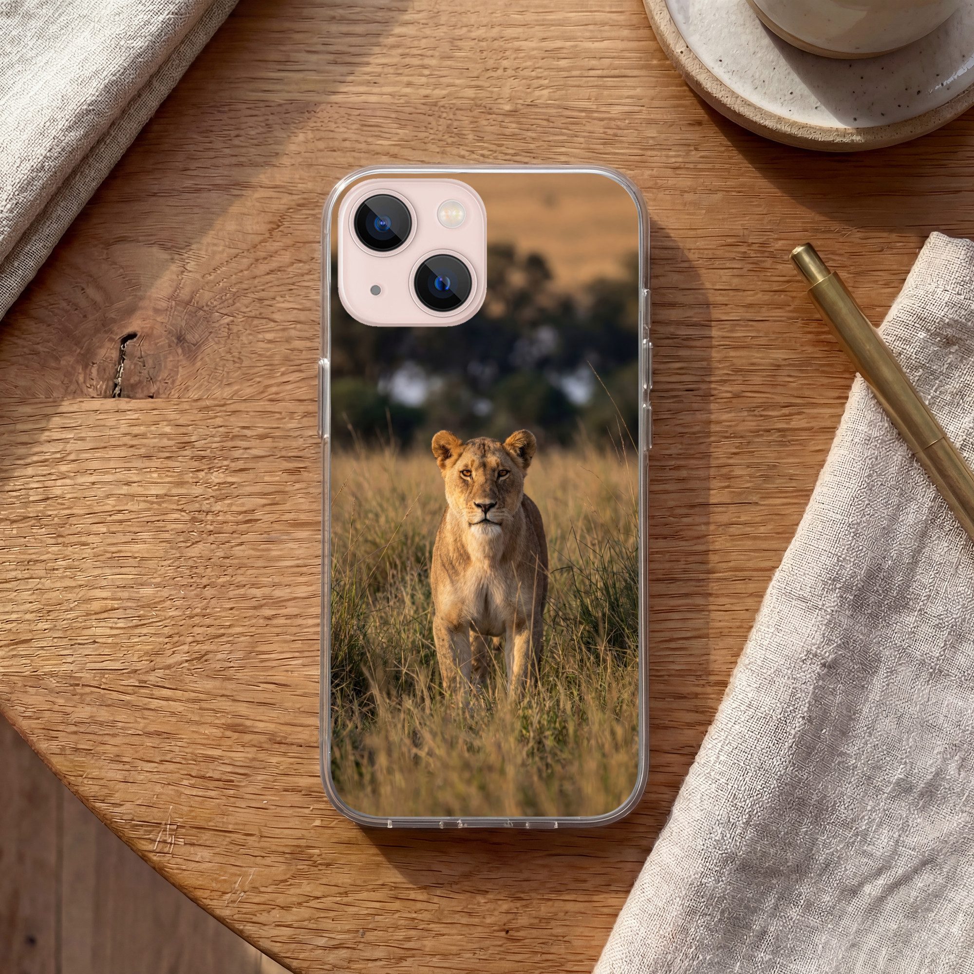 MuchoWow Handyhülle für Apple iPhone 13 Löwin - Gras - Gelb, Smartphone-Bumper, Print, Handy Schutzhülle Dünn