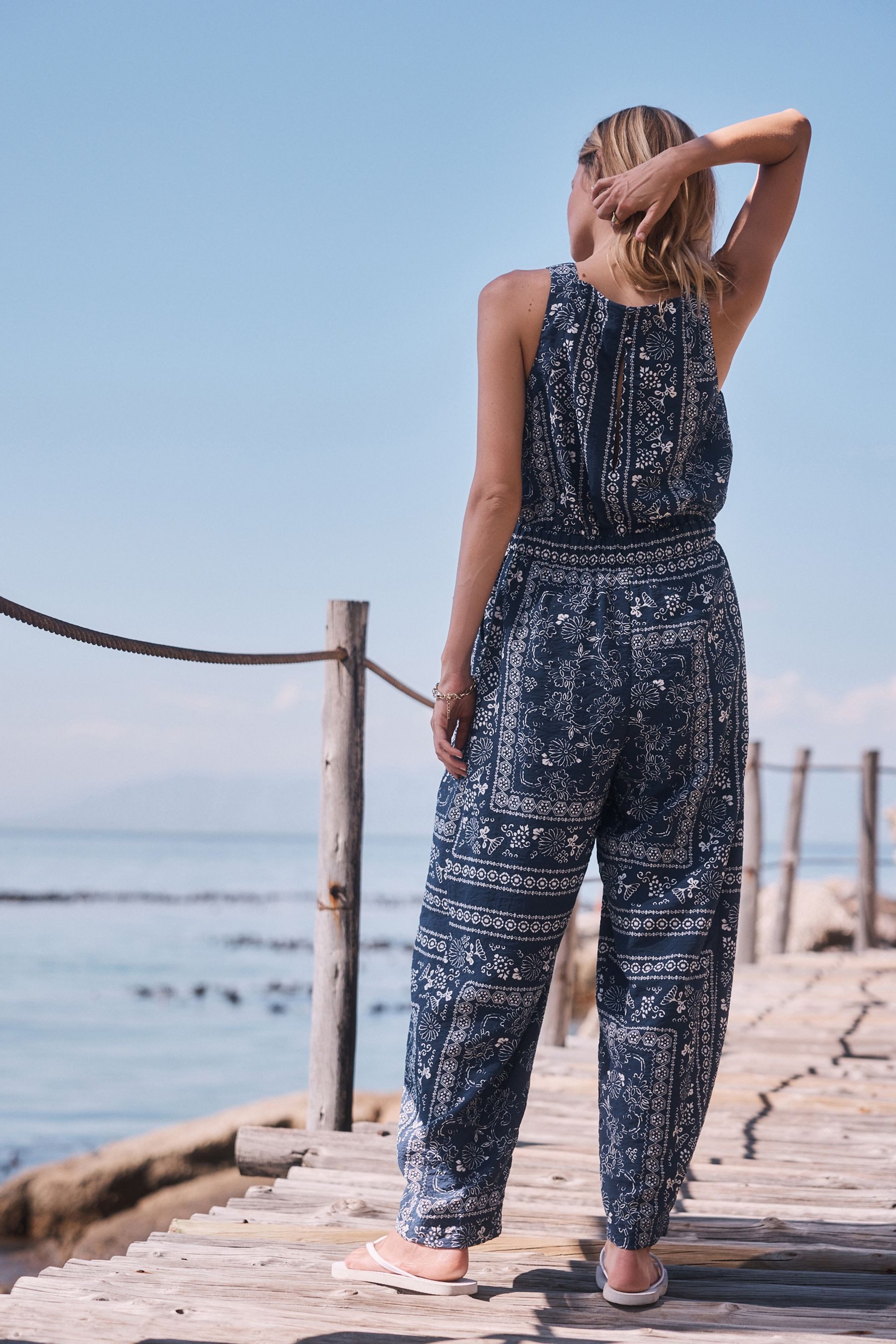 Next Jumpsuit Jumpsuit mit Barrel-Bein mit eckigem Ausschnitt (1-tlg) – Bild 2 von 5
