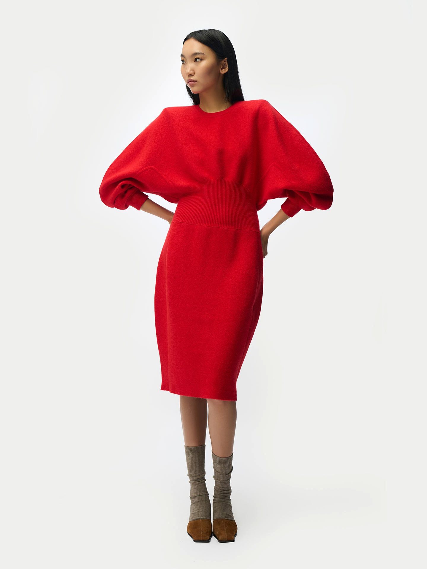 GOBI Cashmere Strickkleid Kaschmir-Kleid mit skulpturaler Silhouette