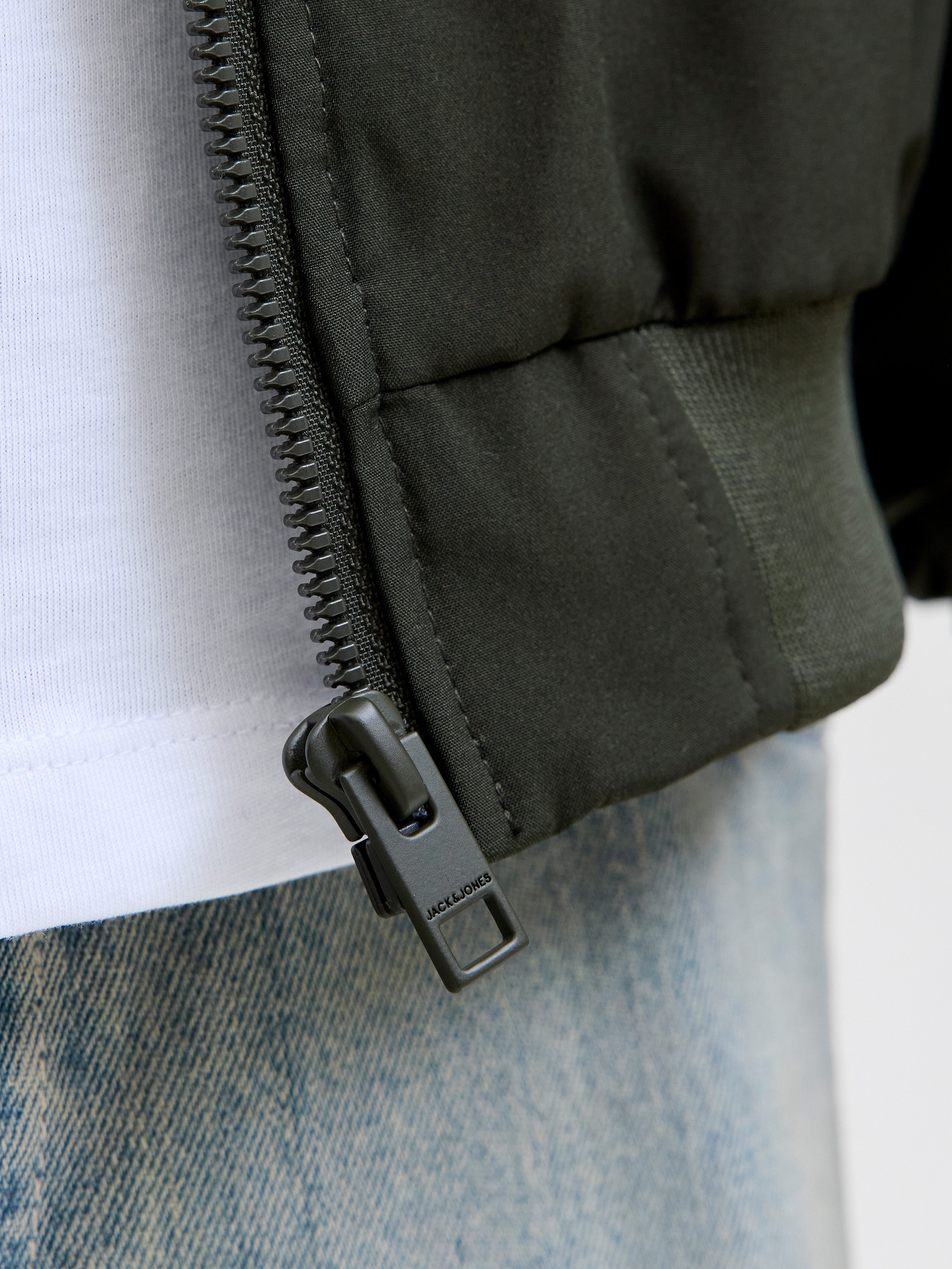 Jack & Jones Bomberjacke JJECHARGE BOMBER JACKET NOOS mit Rippbündchen