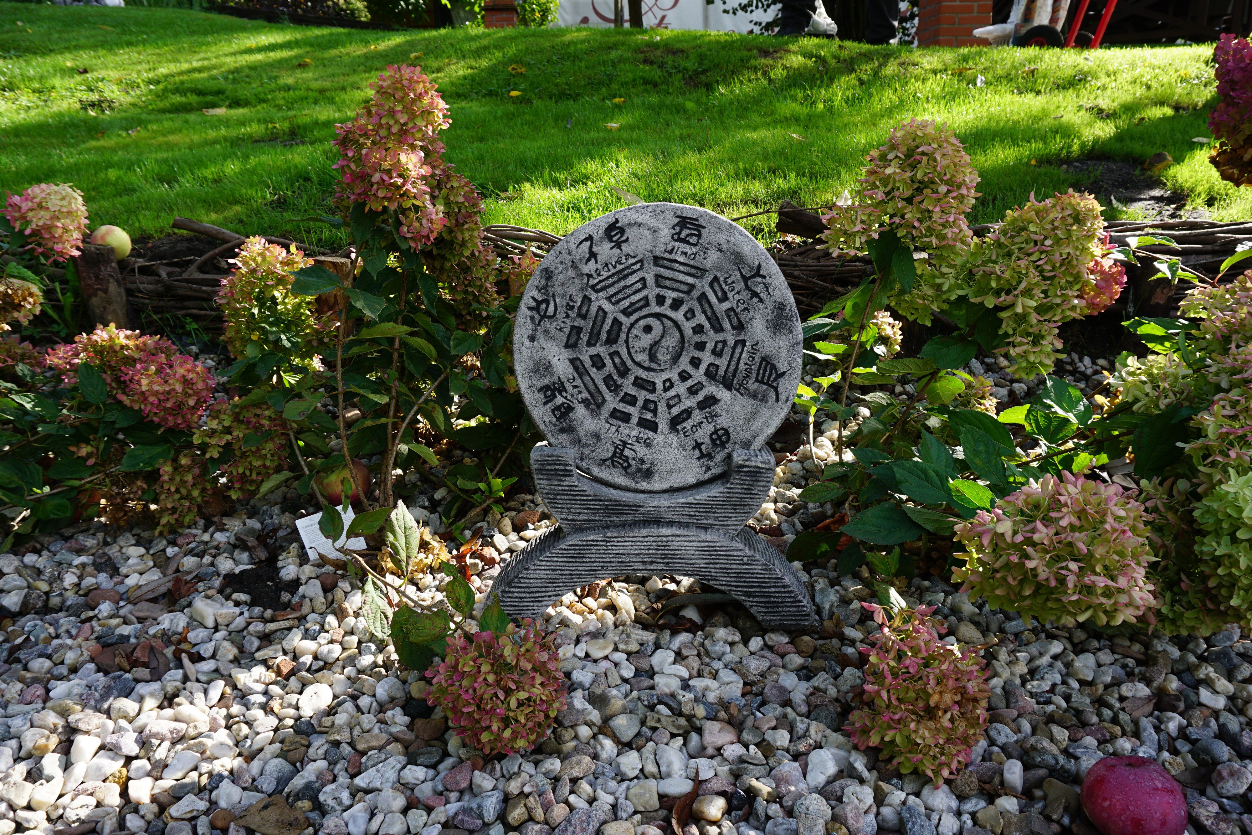 gartendekoparadies.de Gartenfigur Chinesisches Gartenhoroskop Yin und Yang, Steinfigur, H. 47 cm, 13 kg, Frostsicher