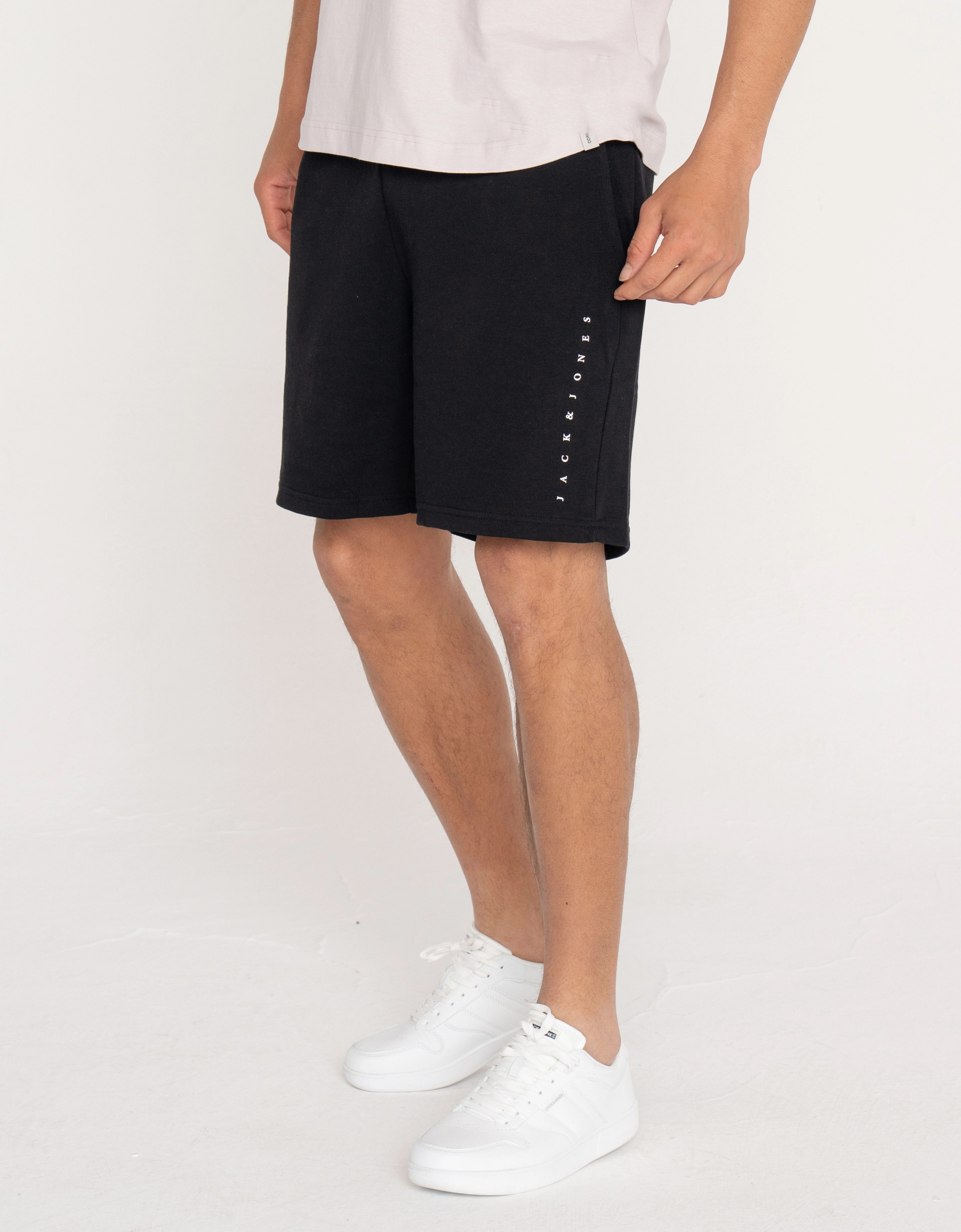 Jack & Jones Shorts JPSTGORDON STAR JJ SWEAT SHORTS SRT SN mit Logo Schrift günstig online kaufen