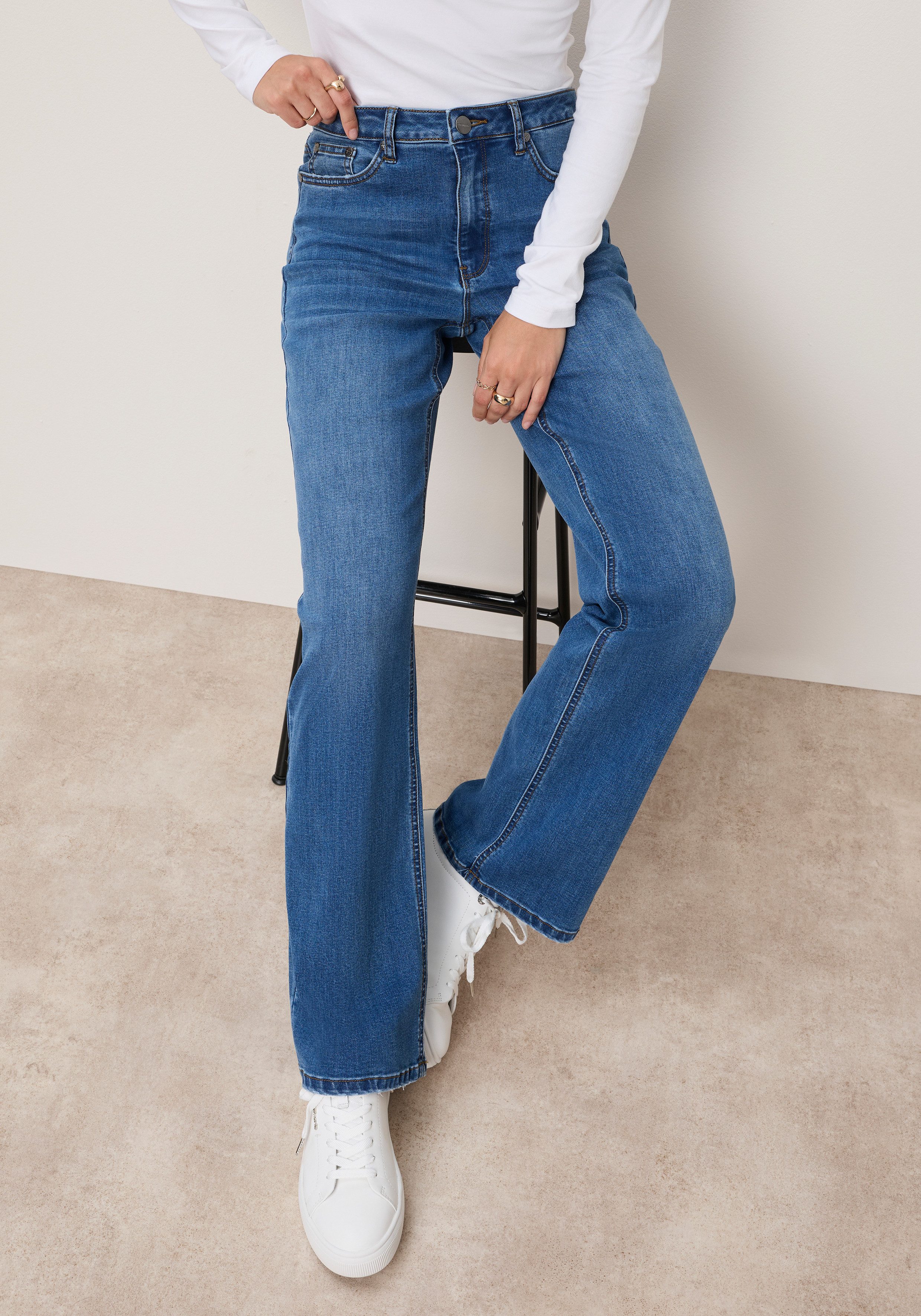 Tamaris Weite Jeans mit modischer Silhouette und hohem Tragekomfort hohe Leibhöhe, langer Schnitt, mit Knopf-Applikationen