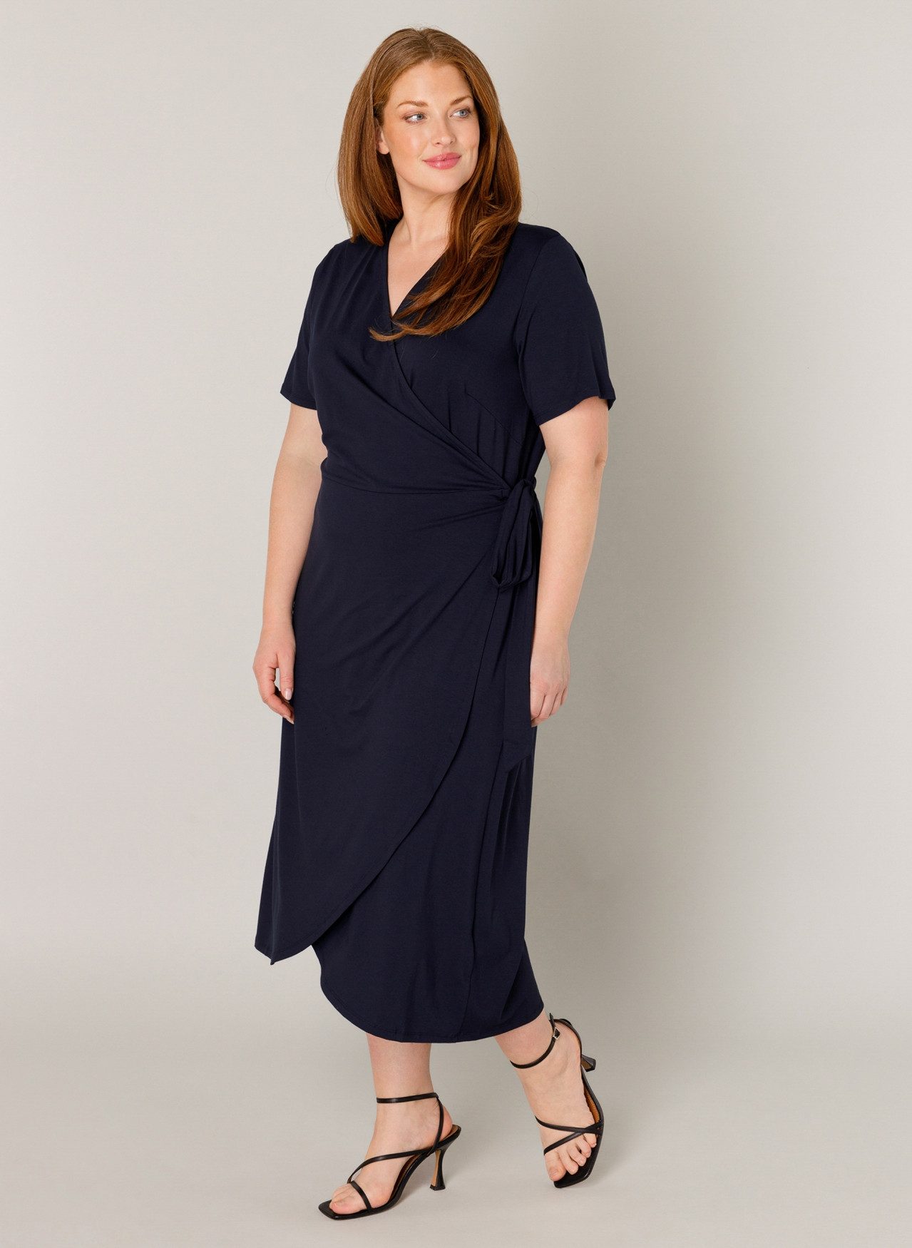 Base Level Curvy Wickelkleid Abbie Weich fließende Viskose-Mischqualität