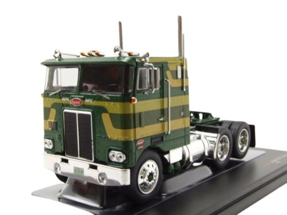 ixo Models Modellauto Peterbilt 352 Pacemaker Zugmaschine 1979 grün gelb, Maßstab 1:43