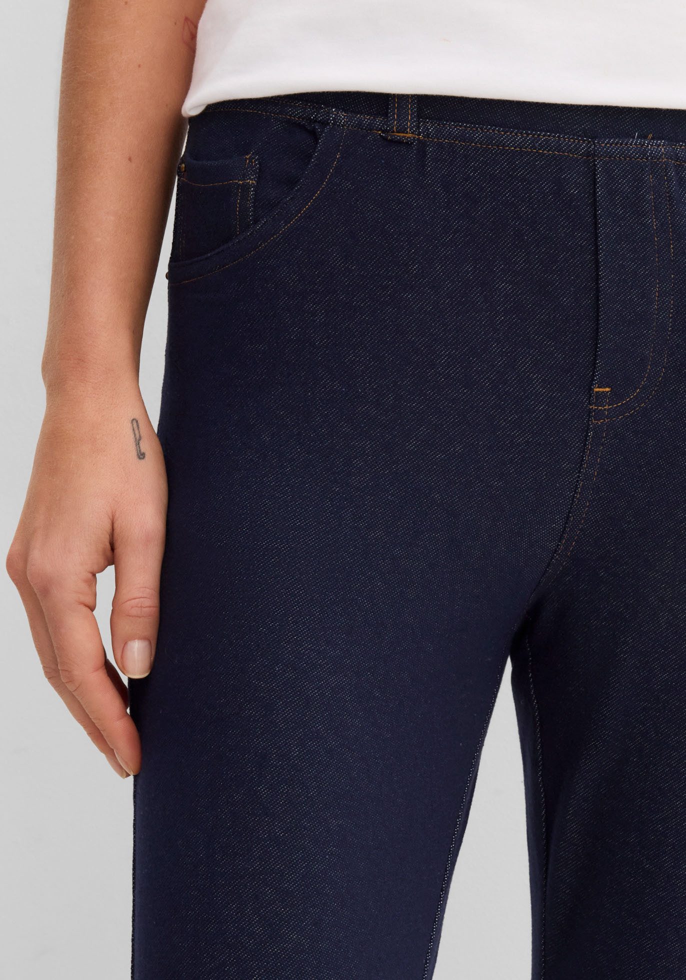 bonprix Caprileggings in Jeansoptik, aus Baumwollmischung, Skinny Fit – Bild 4 von 5
