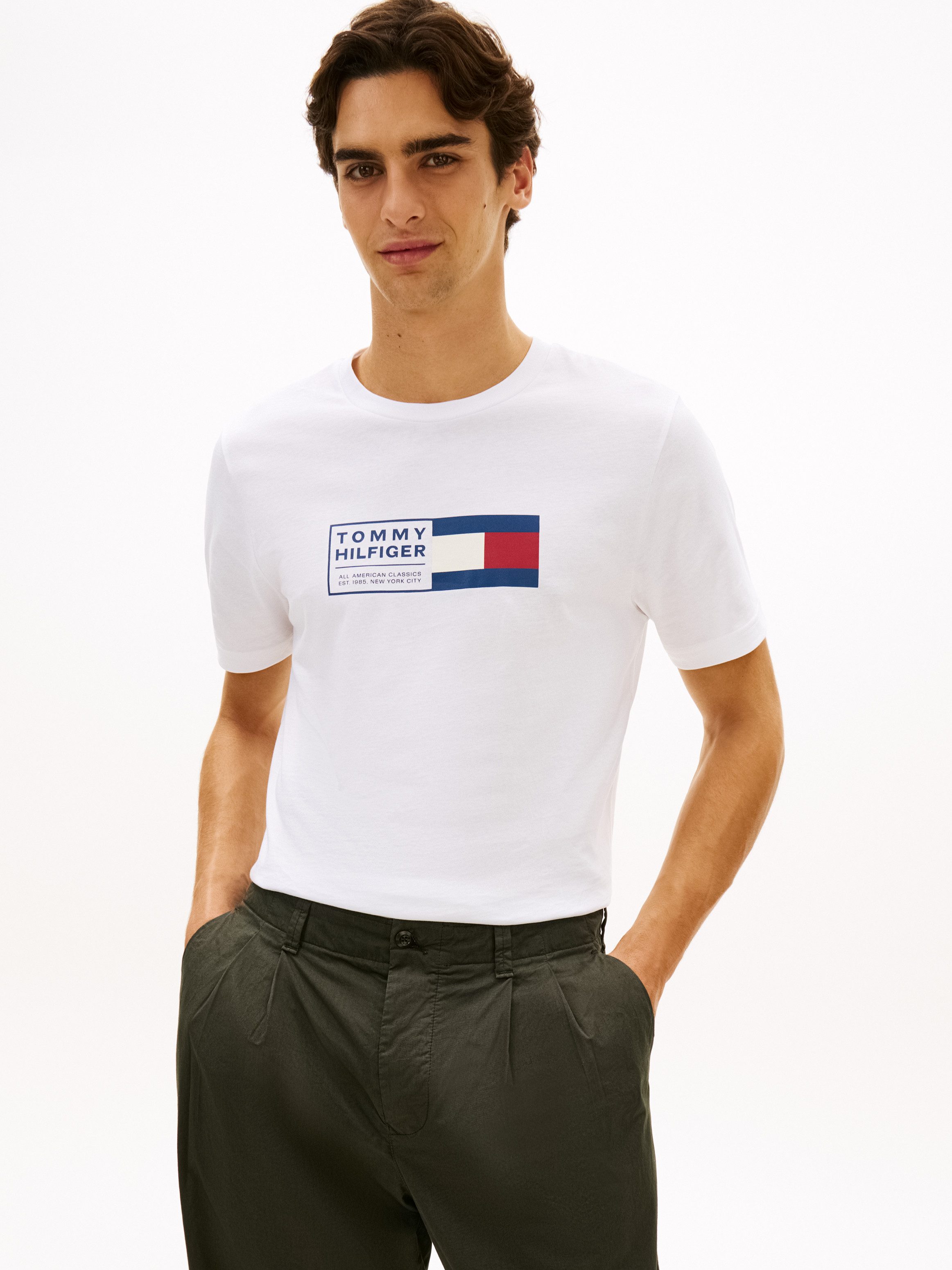 Tommy Hilfiger T-Shirt BRAND LOVE TEXT BOX regular fit, gerippter Rundhals günstig online kaufen
