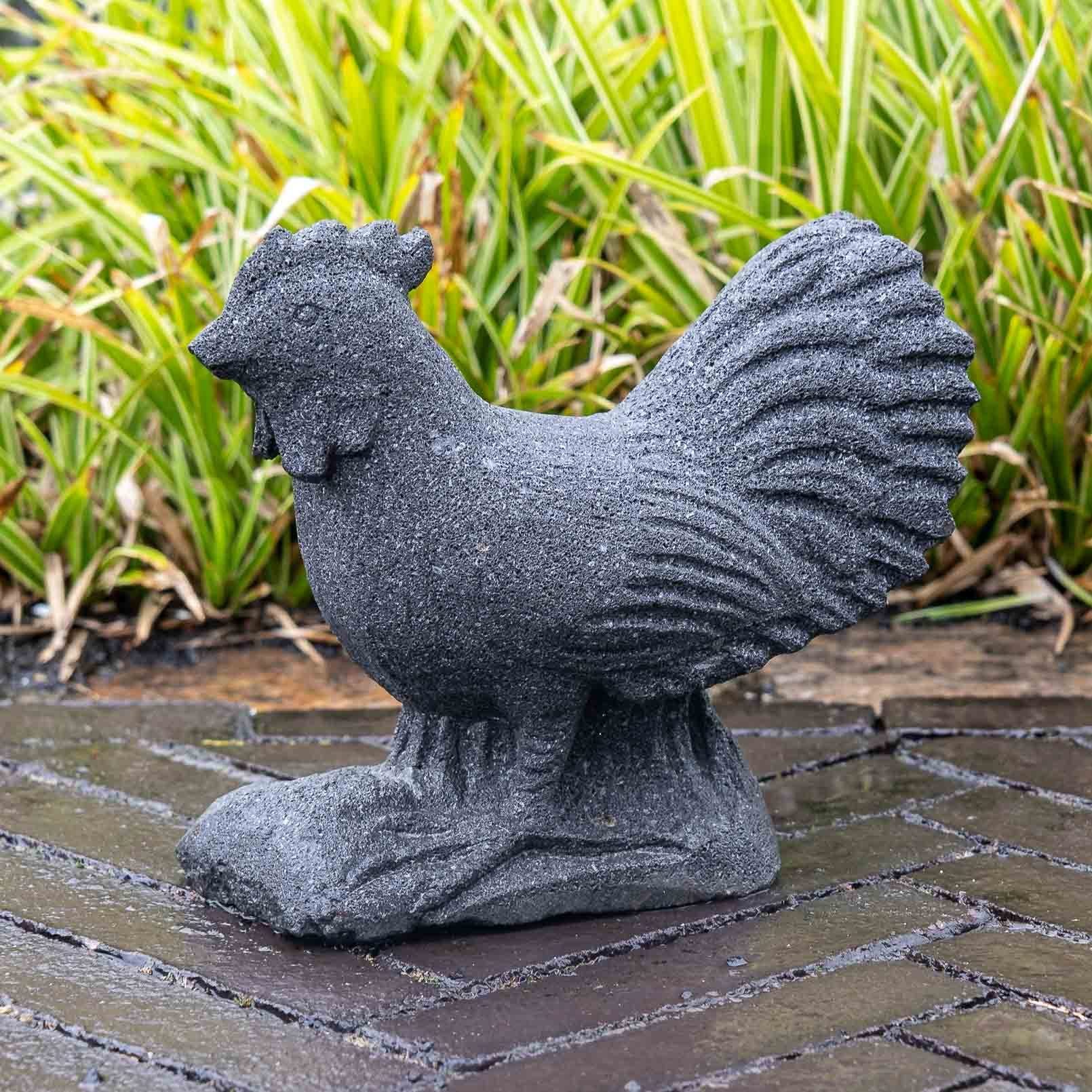 IDYL Gartenfigur IDYL Lavastein Figur Naturprodukt und Regen robust witterungsbeständig sehr – ein Huhn, gegen – UV-Strahlung. Frost, Lavastein–