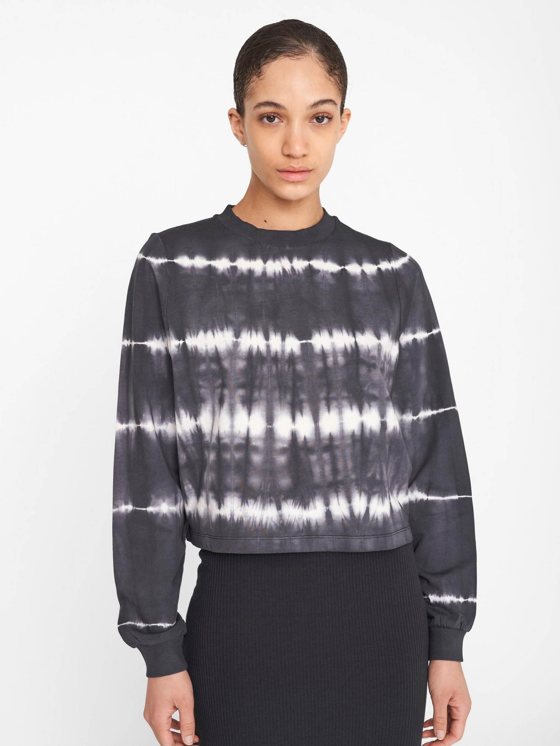 noisy may sweater