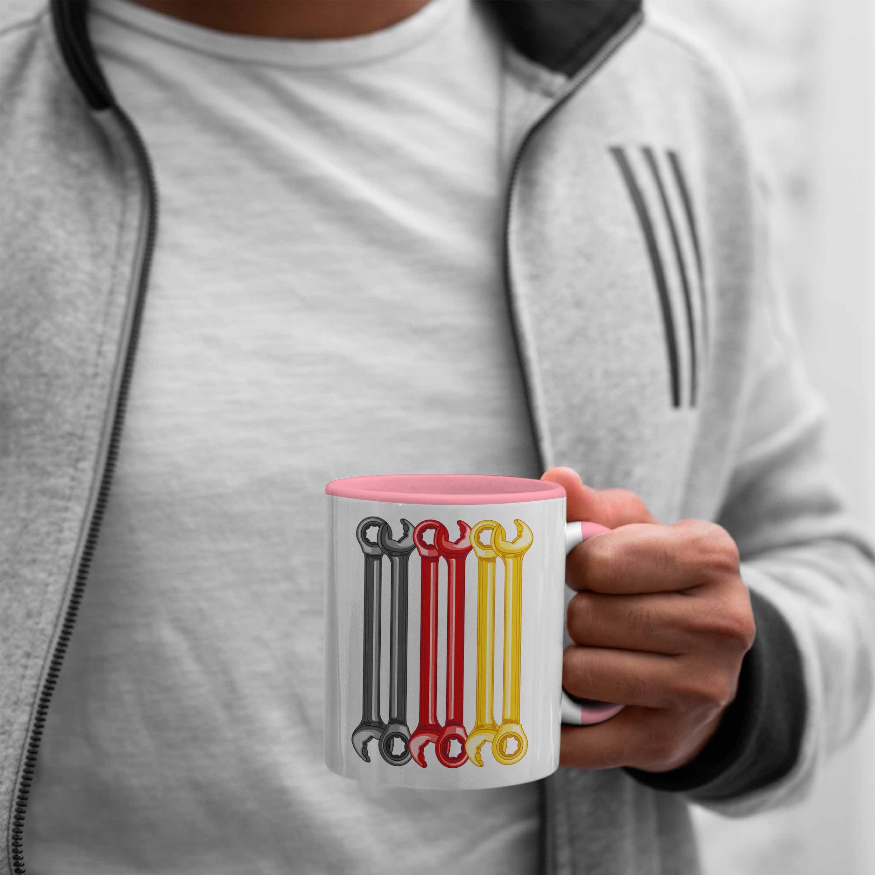 KFZ Geschenk Mechaniker Rosa Flagge Tasse Werkstatt Trendation Tasse Deutschland Mechatroniker Lustig Automechaniker - Tasse Trendation