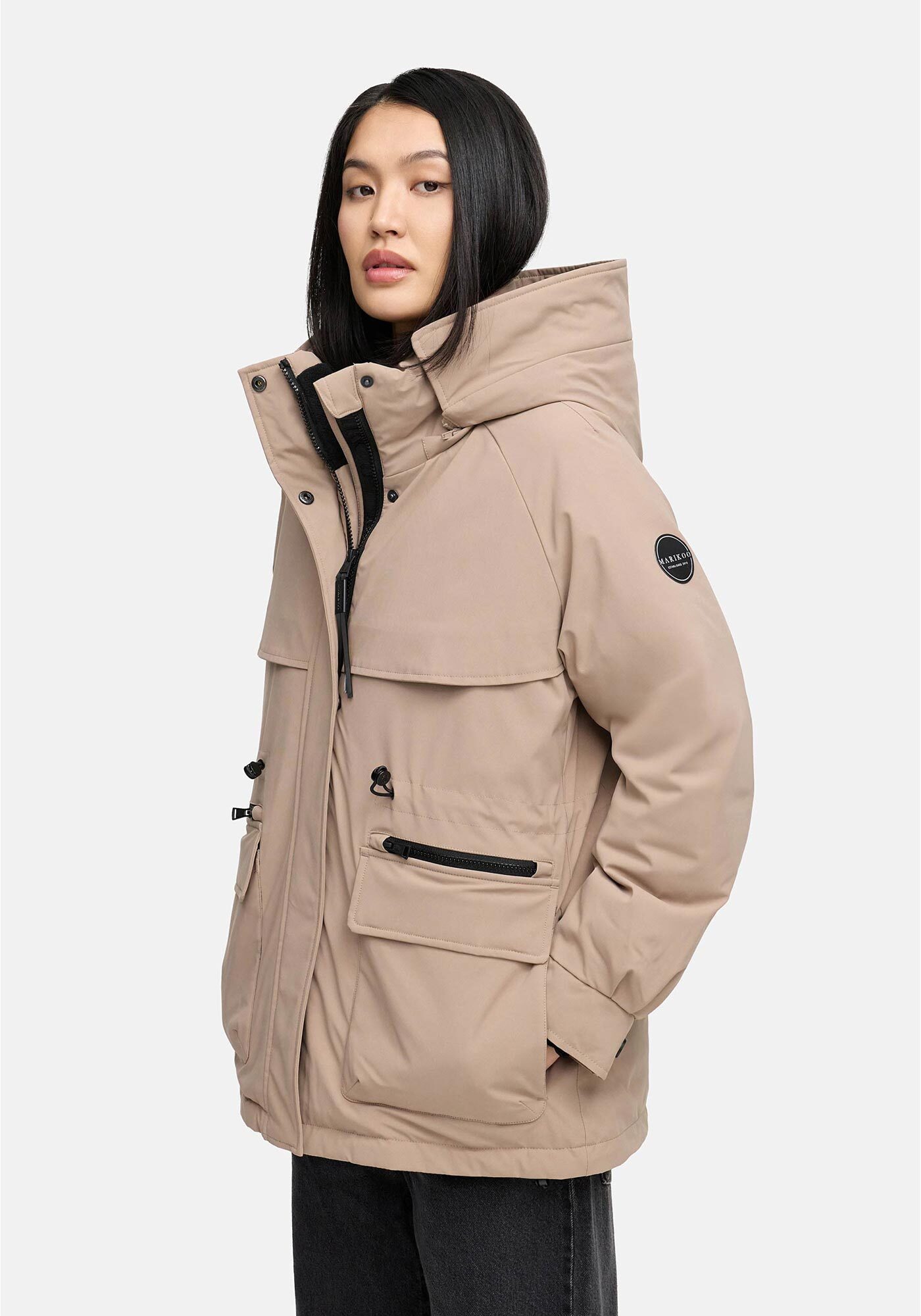 Marikoo Winterjacke Shigaraa mit abnehmbarer Kapuze und Gummizug an der Taille