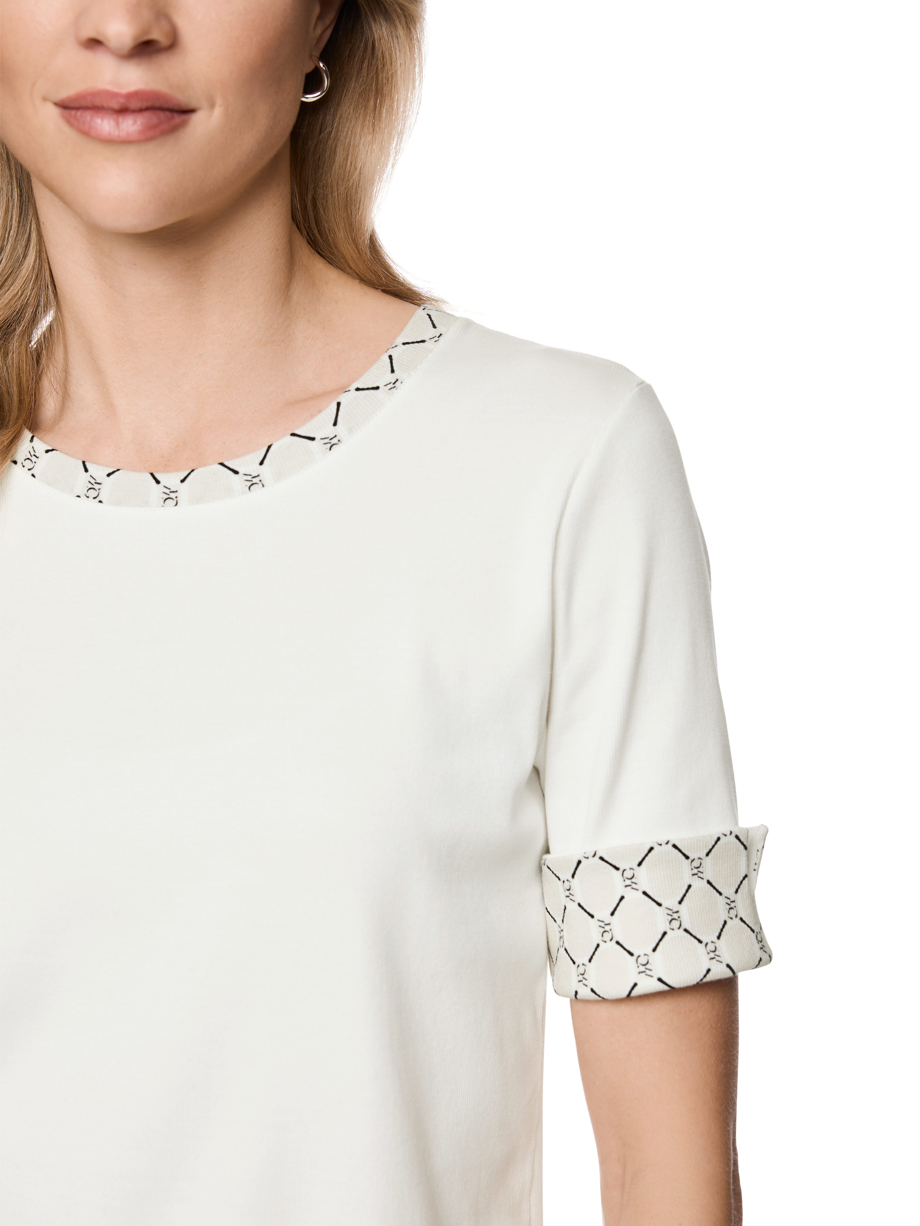 Marc Cain T-Shirt Golden Hour Premium Damenmode edle Chain-Logo-Print am Ausschnitt und Ärmelbündchen