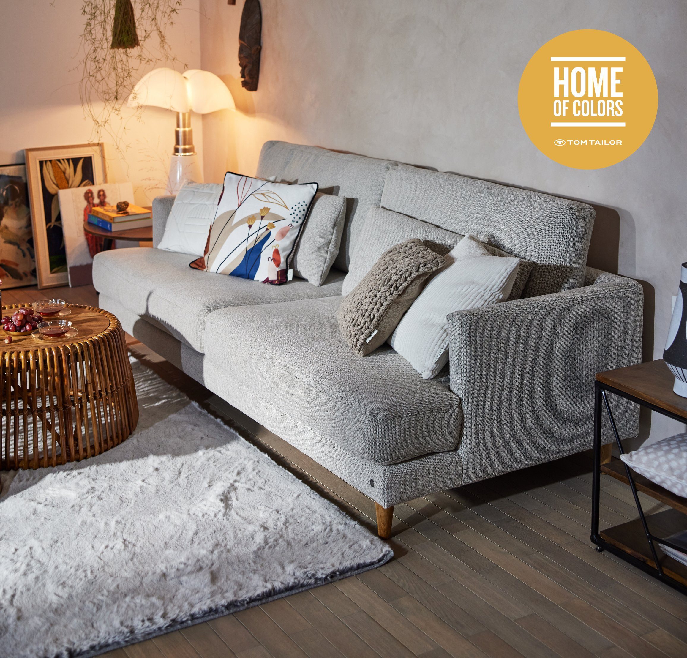 Verkaufshit TOM TAILOR HOME Chenillestoff Retrosofa Sofa in 21 Sitzkomfort. TSE Chenillestoff mit in entspanntem TSE zwei Nierenkissen graubeigem nature, WESTCOAST im nature, 21 Chenillestoff griffigem Mit Sofa