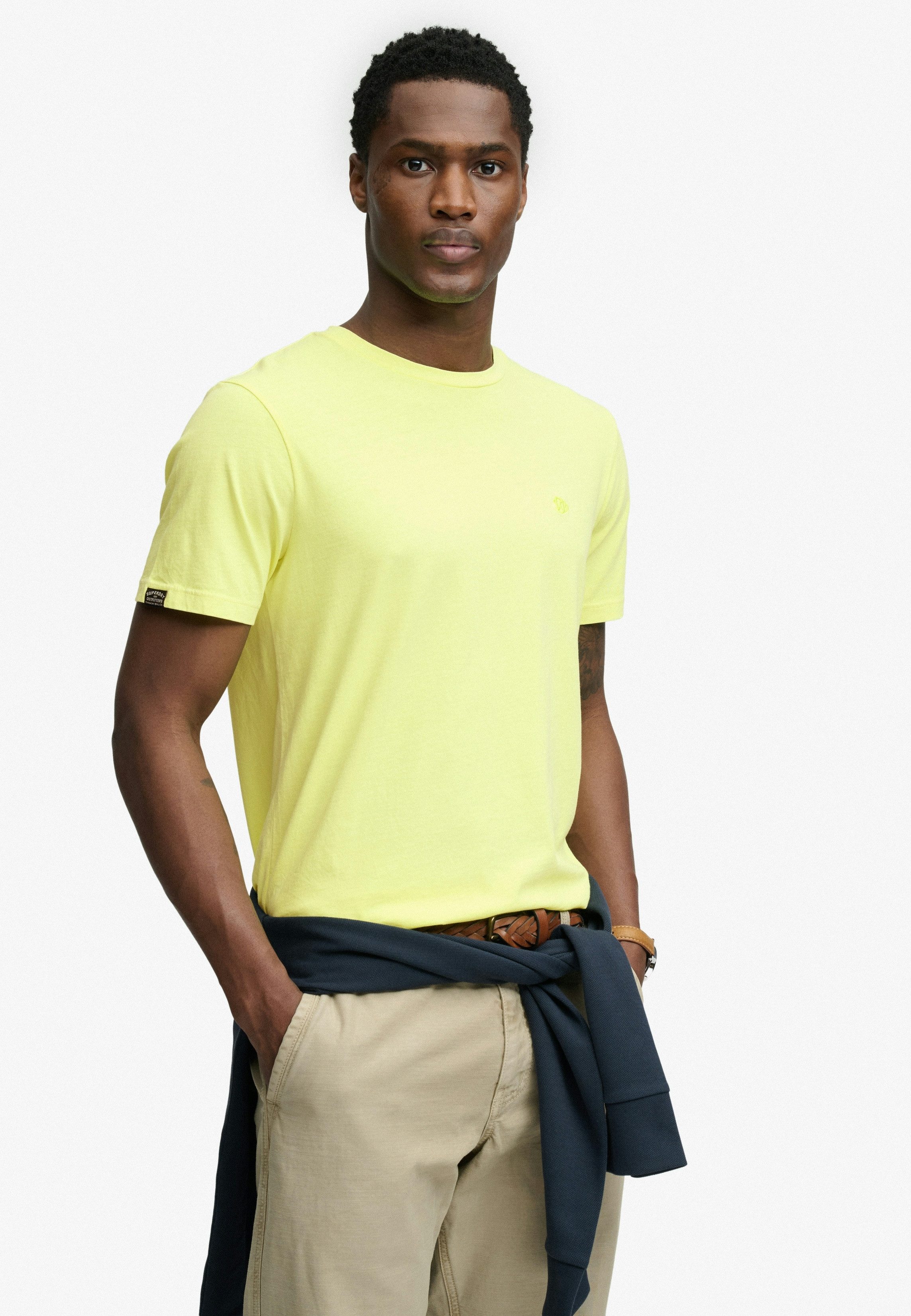 Superdry Rundhalsshirt CLASSIC ESSENTIAL NEON TEE Relaxed Fit, aus Baumwolle und Single Jersey, Kurzarm