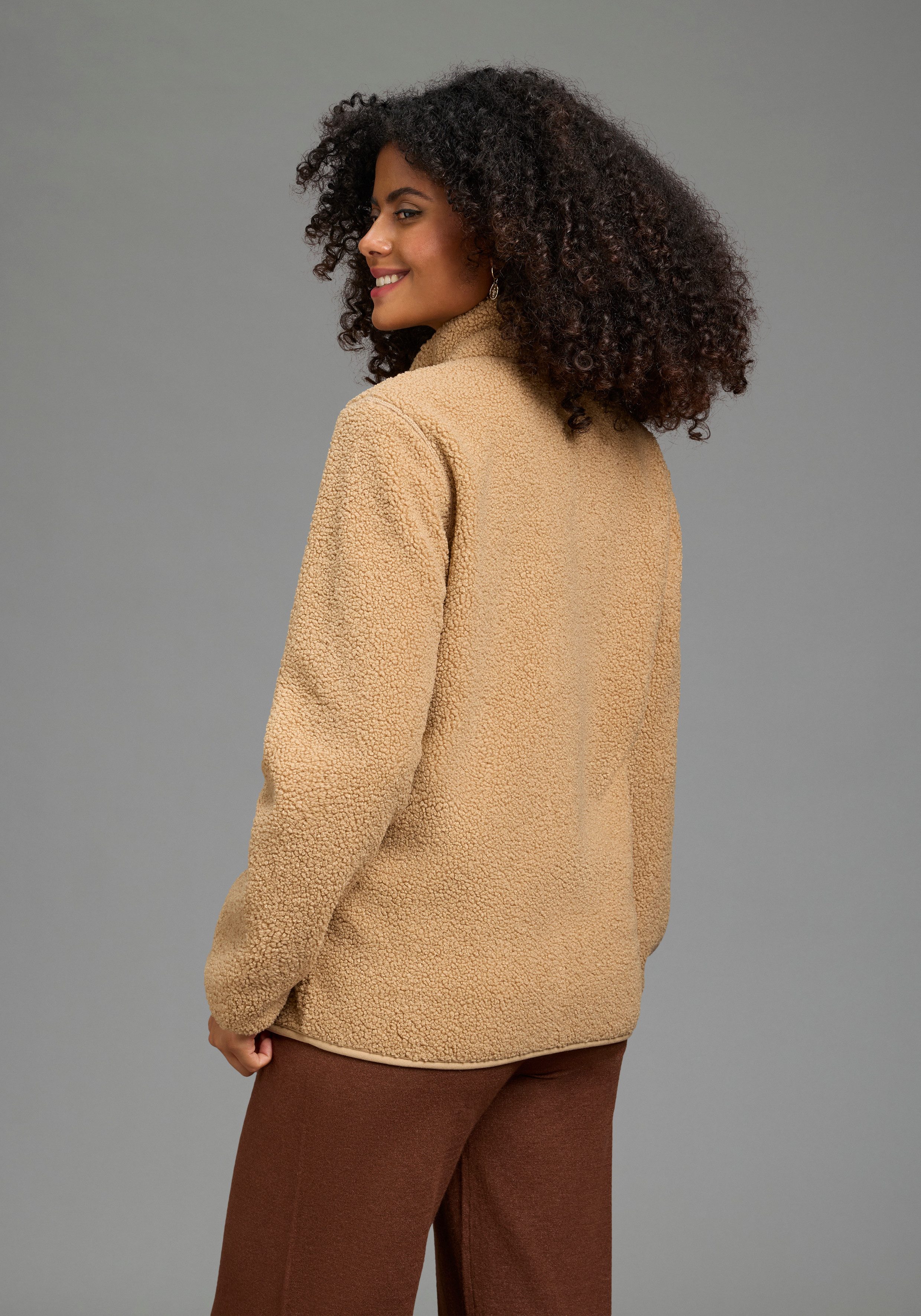 Neun Monate Umstandssweatjacke 2in1 Umstandsfleecejacke mit zippbaren Baby-Einsatz mit Stehkragen, aus weichem Fleece, bequeme Passform – Bild 2 von 5