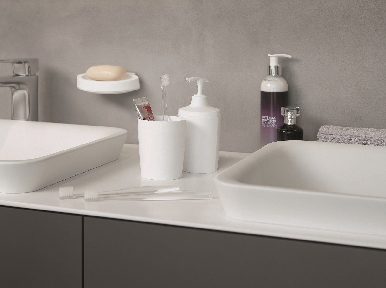 spirella Badaccessoires-Sets LEMON OPAQUE, Zubehör-Set 5-tlg., bestehend aus Kosmetikeimer 5L, WC-Bürste, Seifenspender 300ml, Zahnputzbecher, Seifenschale, hochwertiges Polypropylen, elegantes Design, matt-Finish, weiß, 5-tlg.