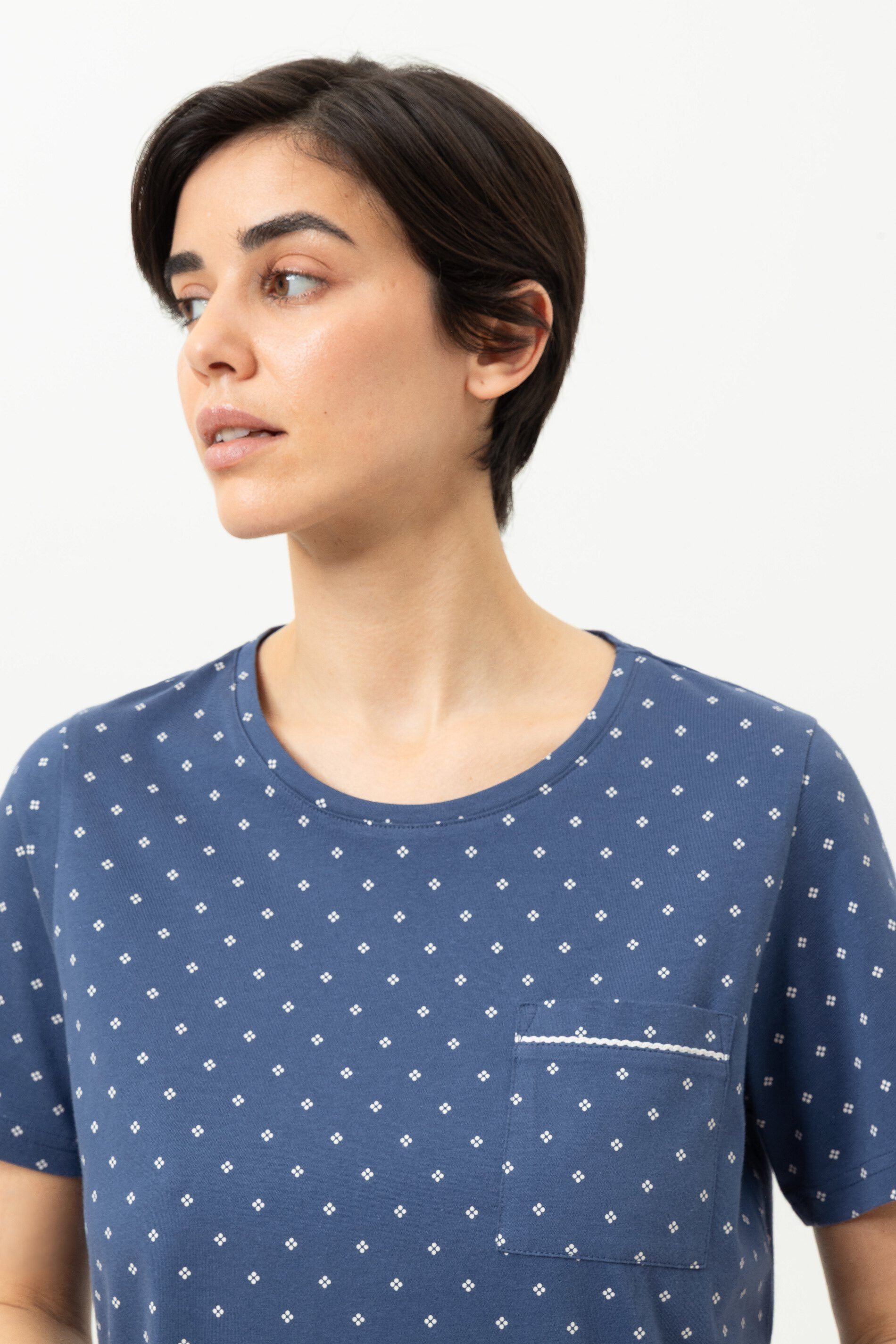 Mey Nachthemd Mey Damen Nachthemd kurzarm Serie Polka Dreams (1-tlg) Feminines Nachthemd, Gepunktet, Interlock, Baumwolle