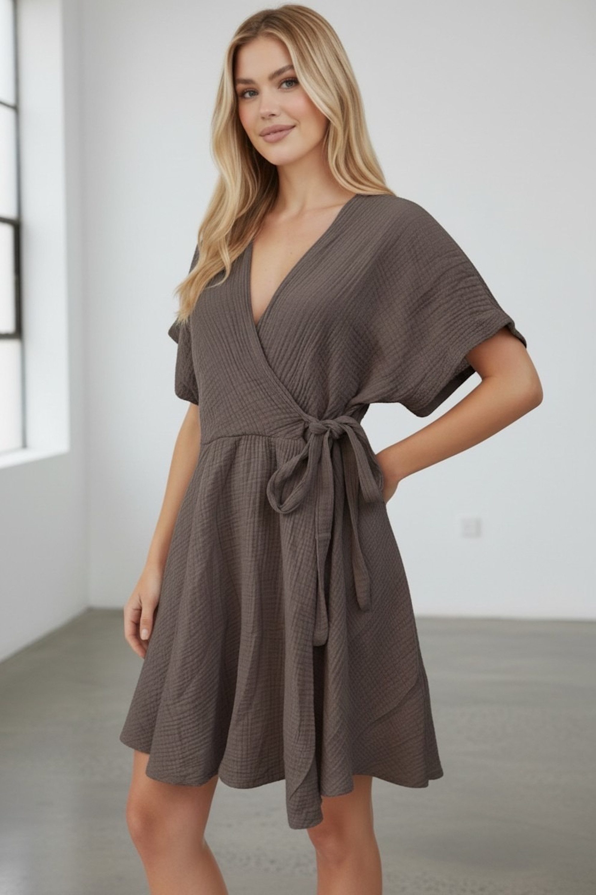 Worldclassca Sommerkleid Worldclassca Musselin Wickelkleid Kleid Strandkleid Gürtel Beach Dress Neue Kollektion - Stilvolle und gemütliche Sommer Mode für Damen