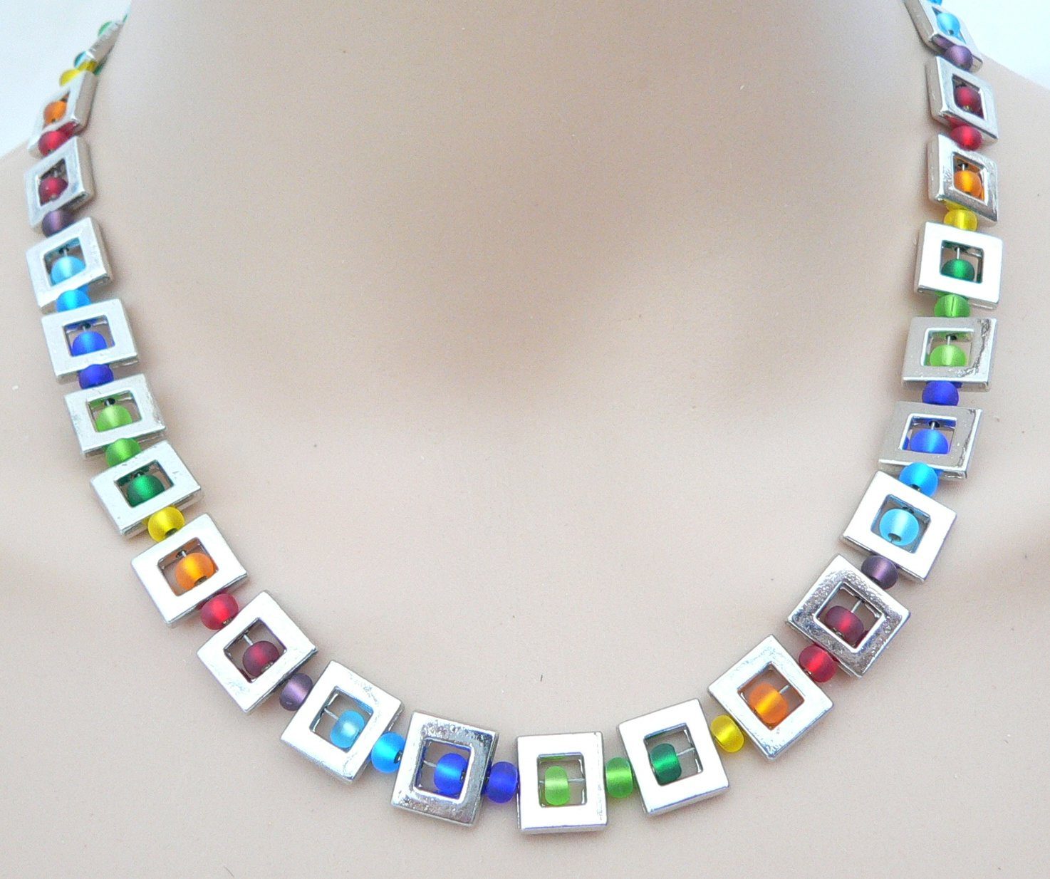 traumschmuck Collier 135s Halskette Metallrahmen Glasperlen Silbereinzug seidenmatt bunt (Geschenk, Muttertag, Weihnachten, Geburtstag, Valentinstag, incl. Schmuckbox), handgefertigt, Made in Germany