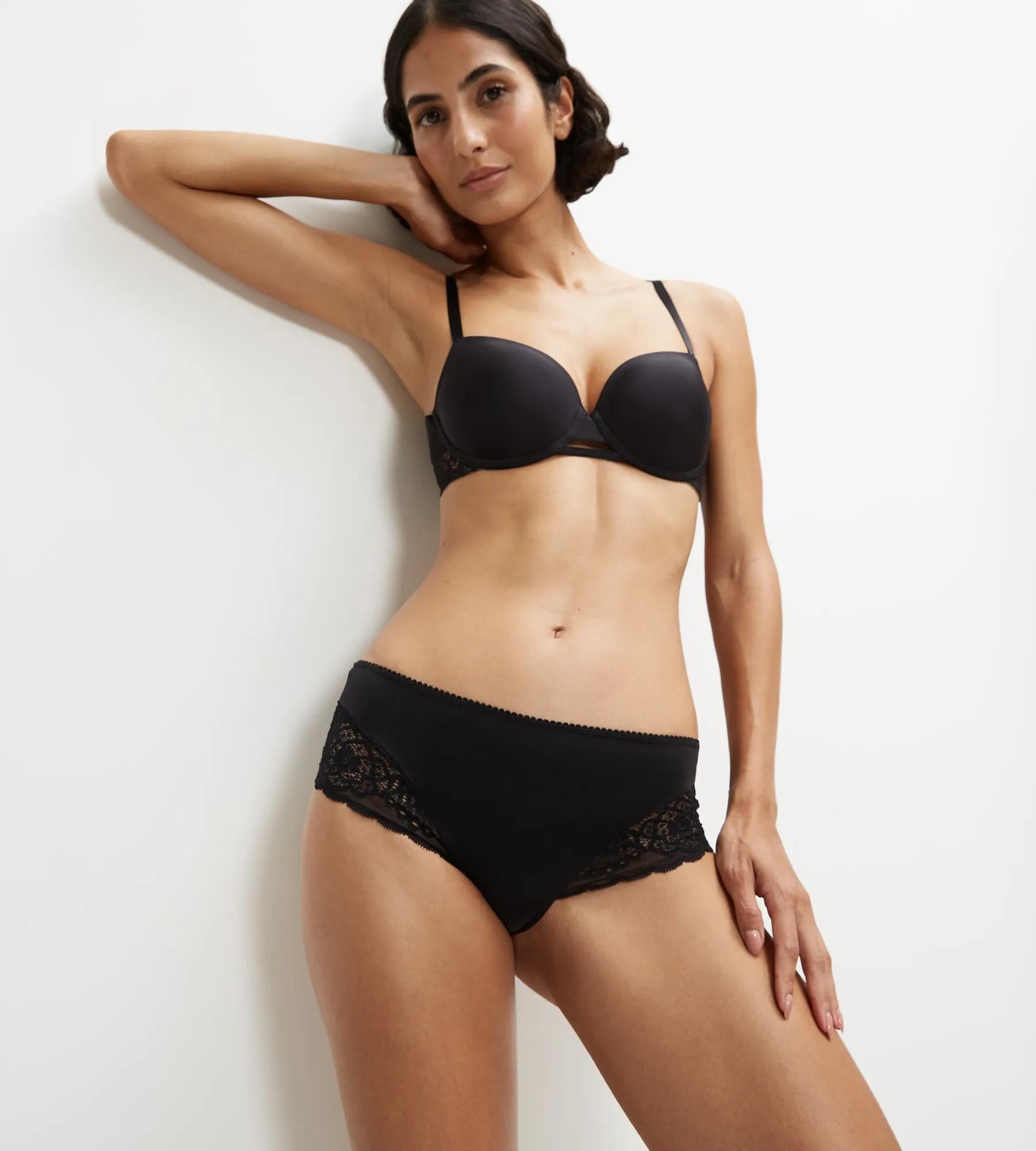 Triumph Hipster Amourette Spotlight X florale Spitzendetails, gewellte Abschlüsse