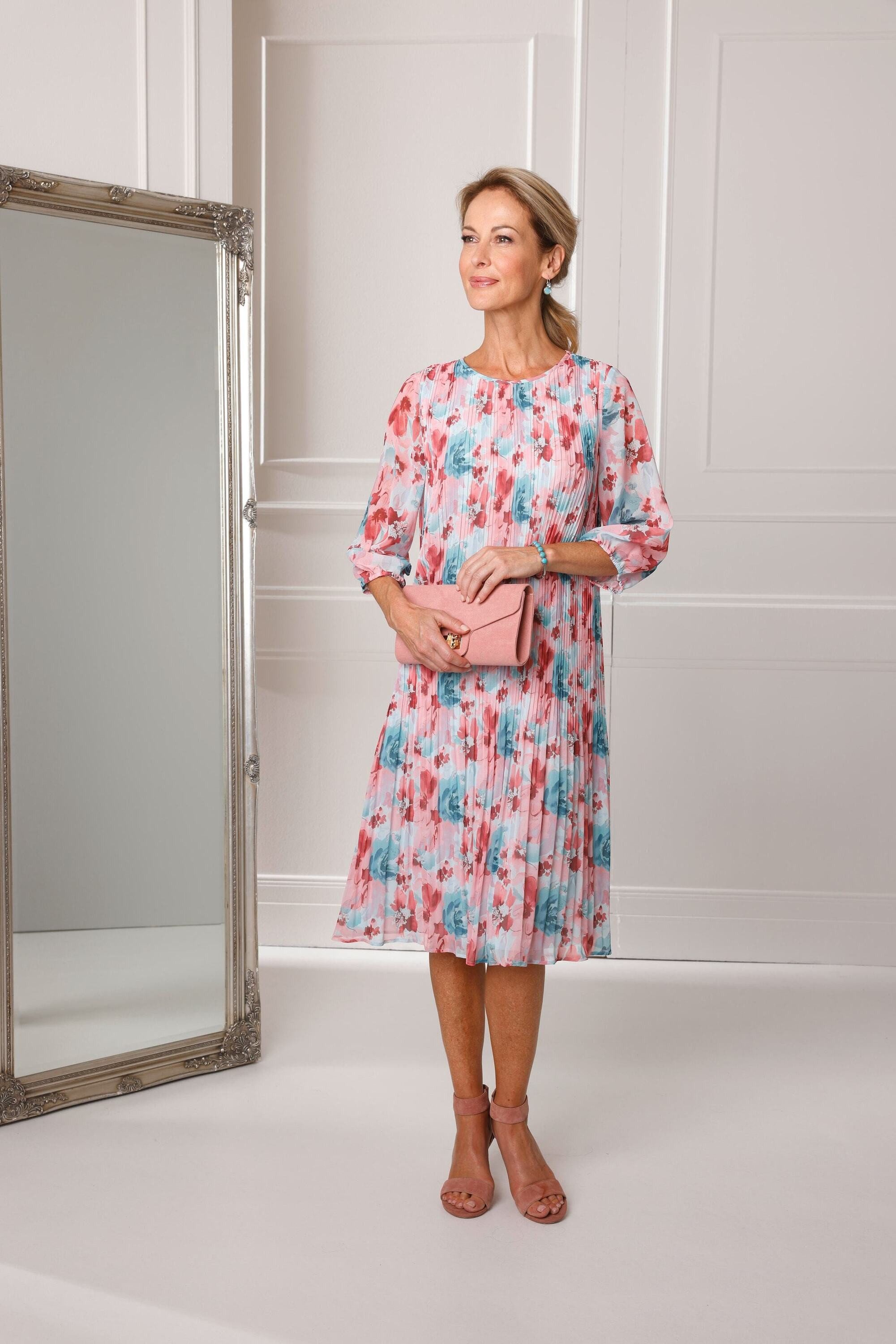 GOLDNER Abendkleid Kurzgröße: Aufregend plissiertes Kleid günstig online kaufen