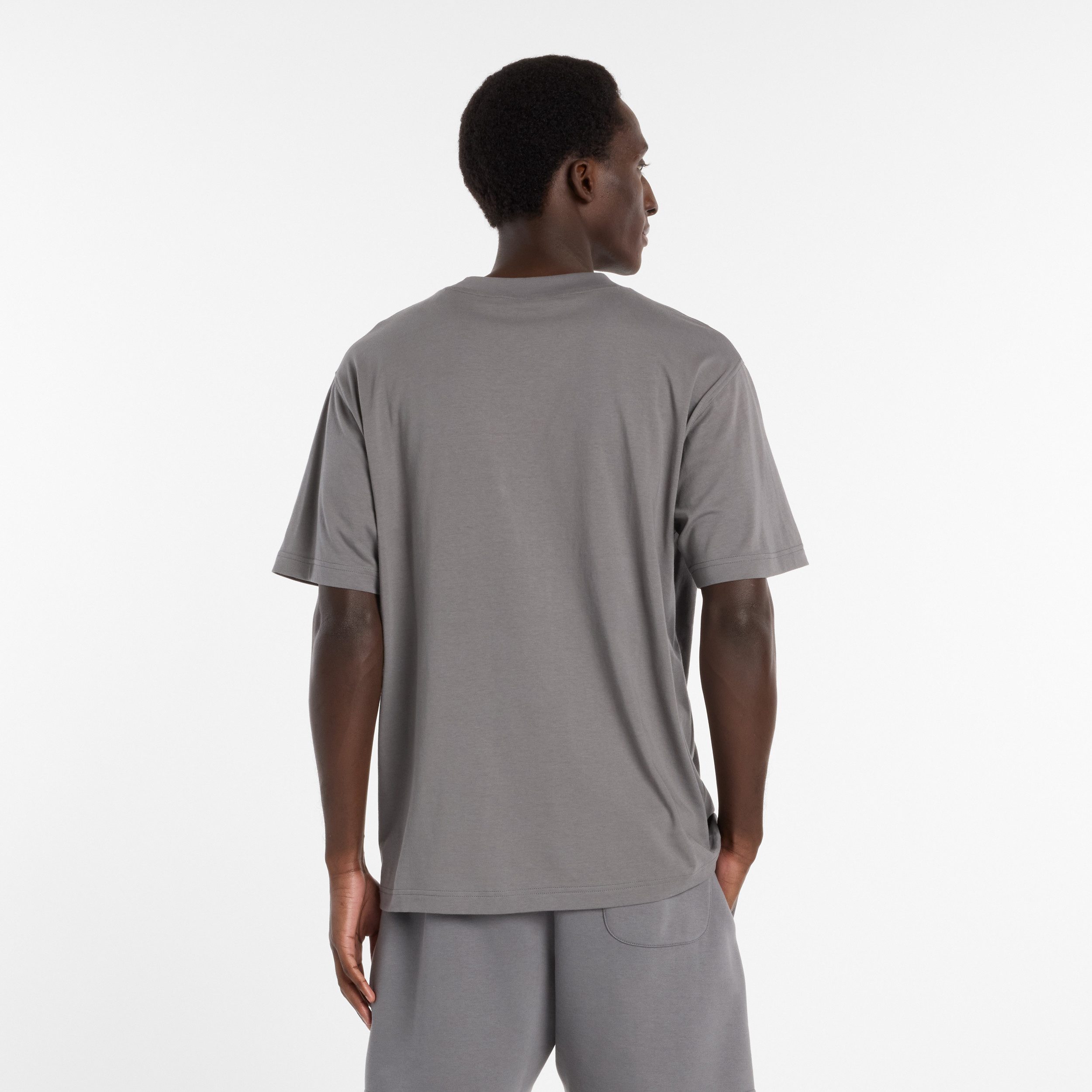 New Balance T-Shirt mit modernem Print-Design, Kurzarm, aus Baumwolle – Bild 2 von 5