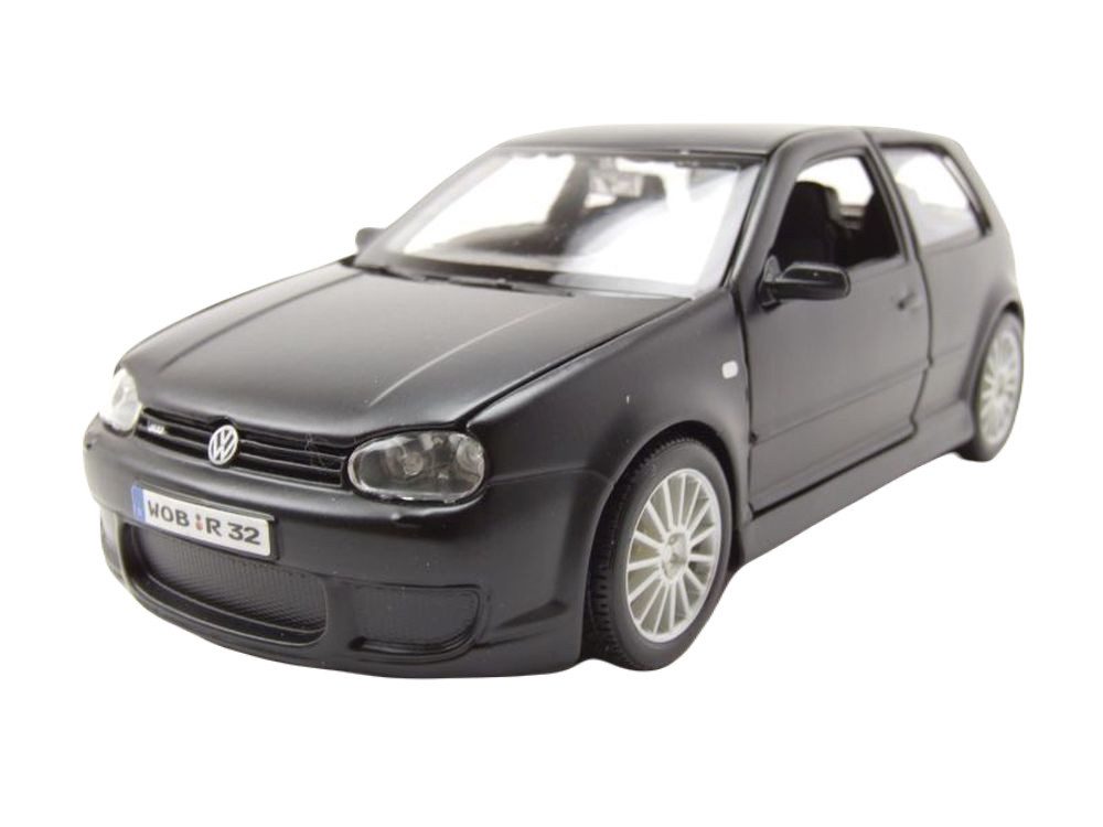 Maisto® Modellauto VW Golf 4 R32 matt schwarz, Maßstab 1:24