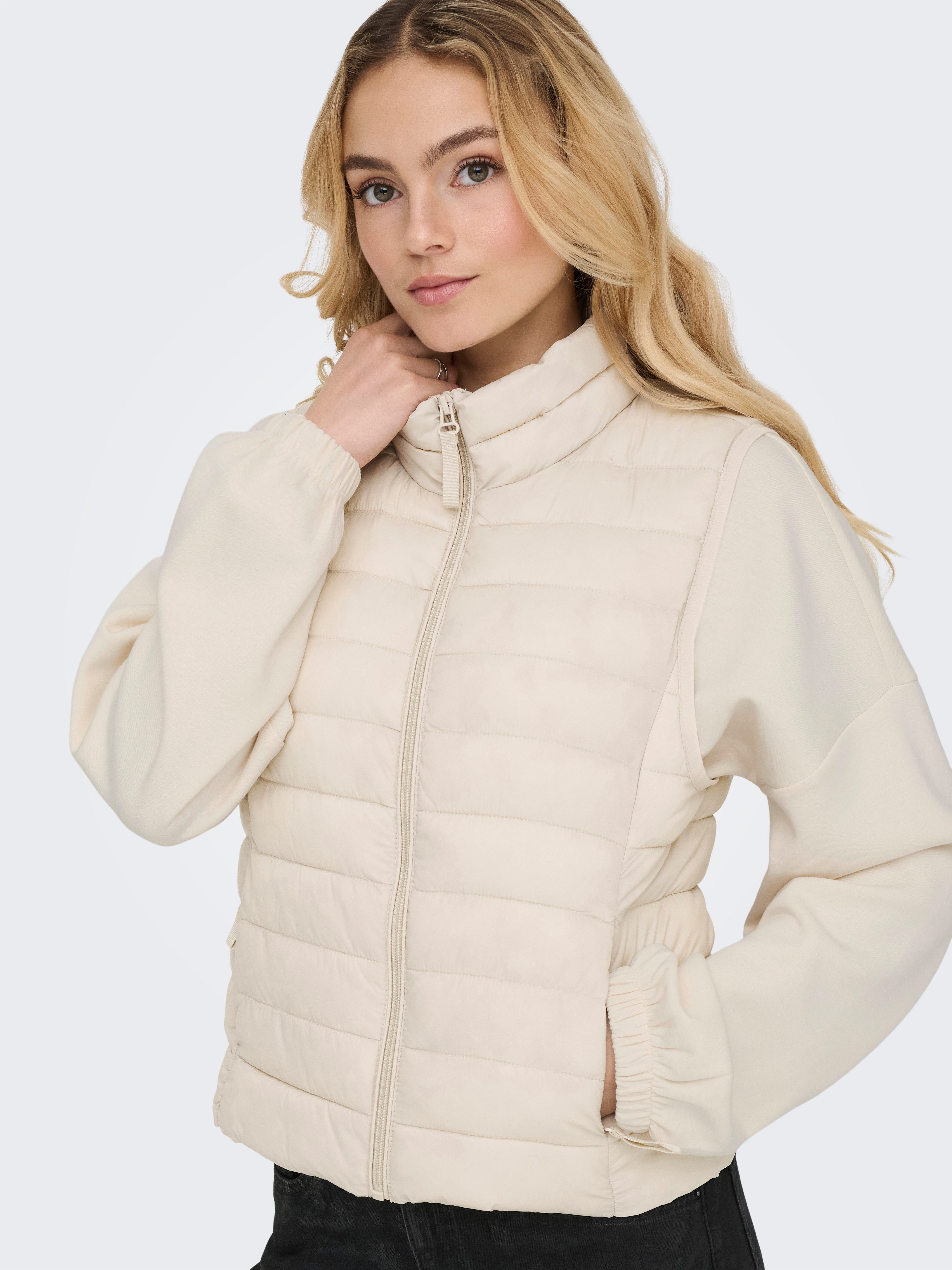 ONLY Steppweste ONLTAHIA LW QUILTED WAISTCOAT OTW CC OTW leicht glänzende Oberfläche