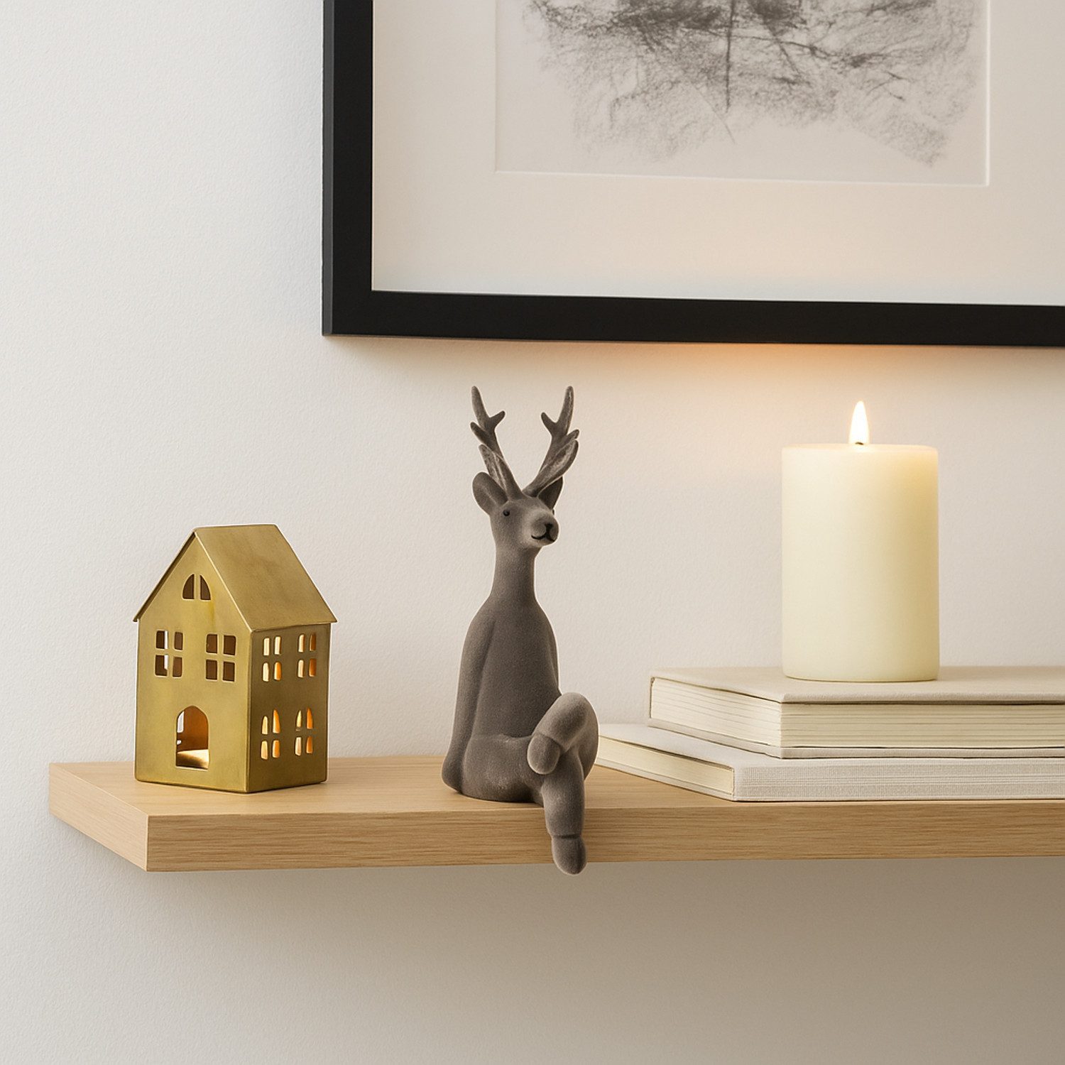 Macosa Home Kantenhocker Rentier 20,5 cm Grau, Pink od. Lila (Dekoration Weihnachtsdeko, Dekofigur modern Weihnachten), Kunststoff beflockt Dekorentier