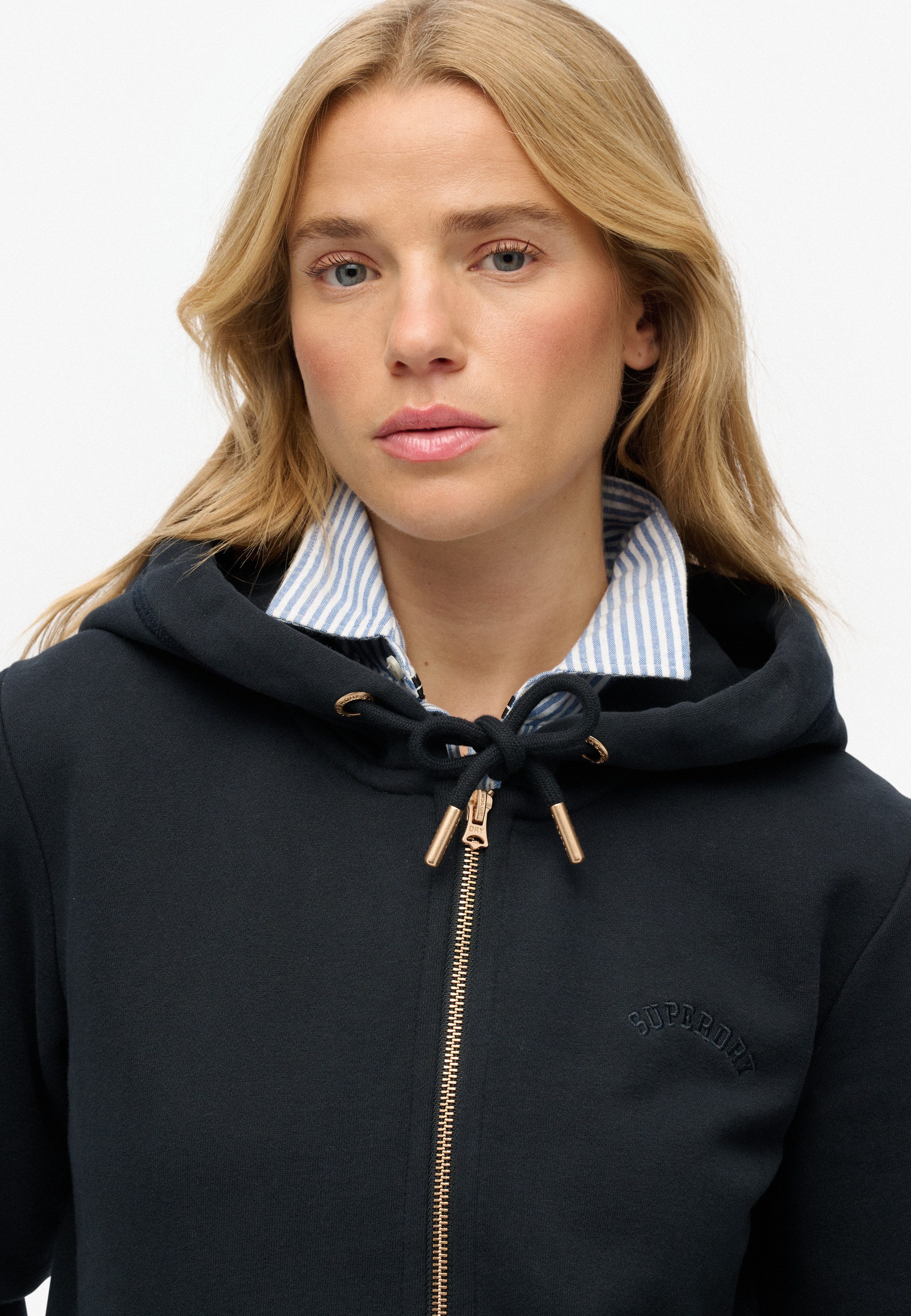 Superdry Kapuzensweatjacke Essential Logo Ziphood Hb Mit Logostickerei