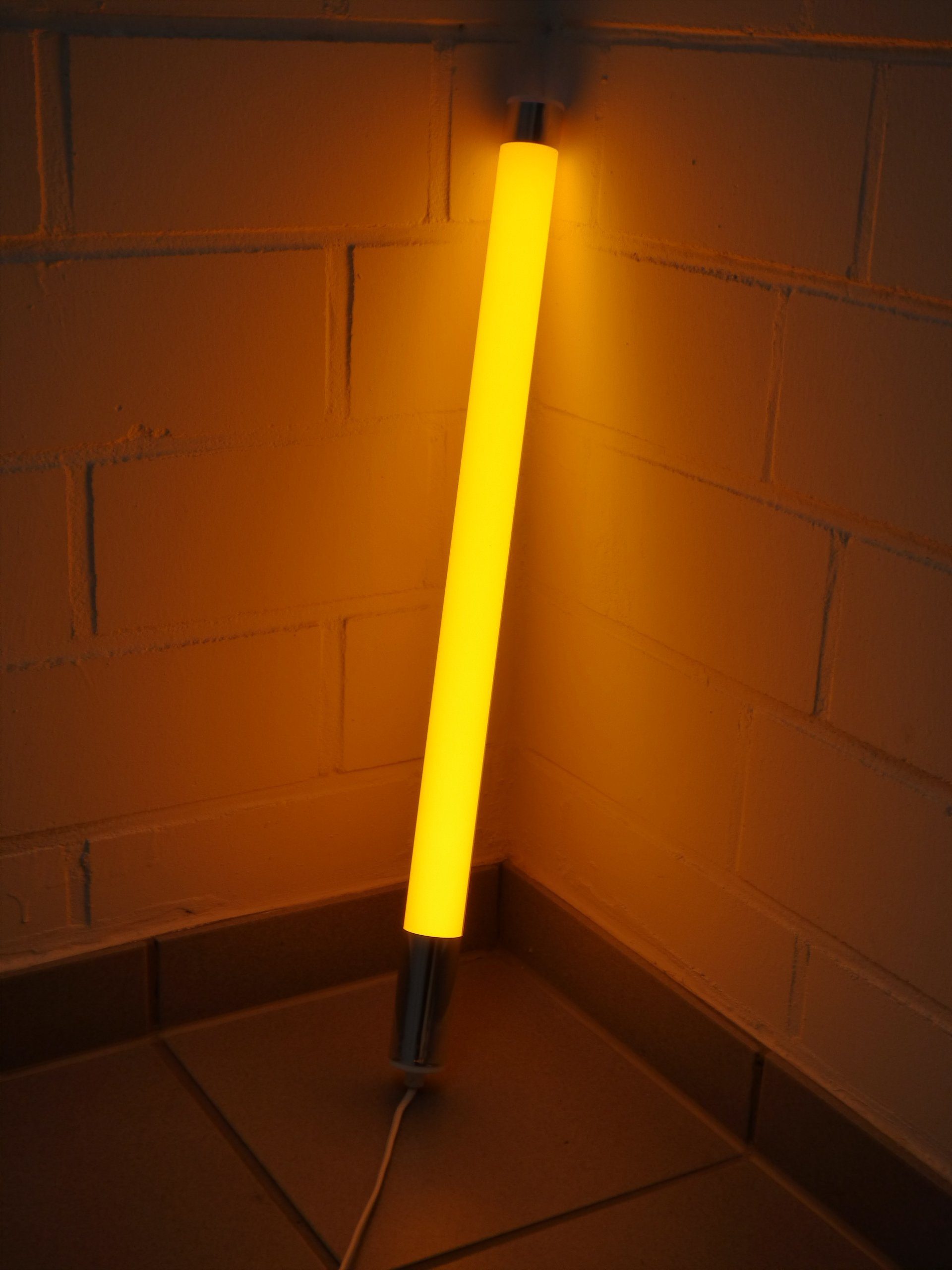 XENON LED Wandleuchte 8261 LED Leuchtstab 9 Watt orange 950 Lumen 63 cm IP-20, LED Röhre T8, Xenon