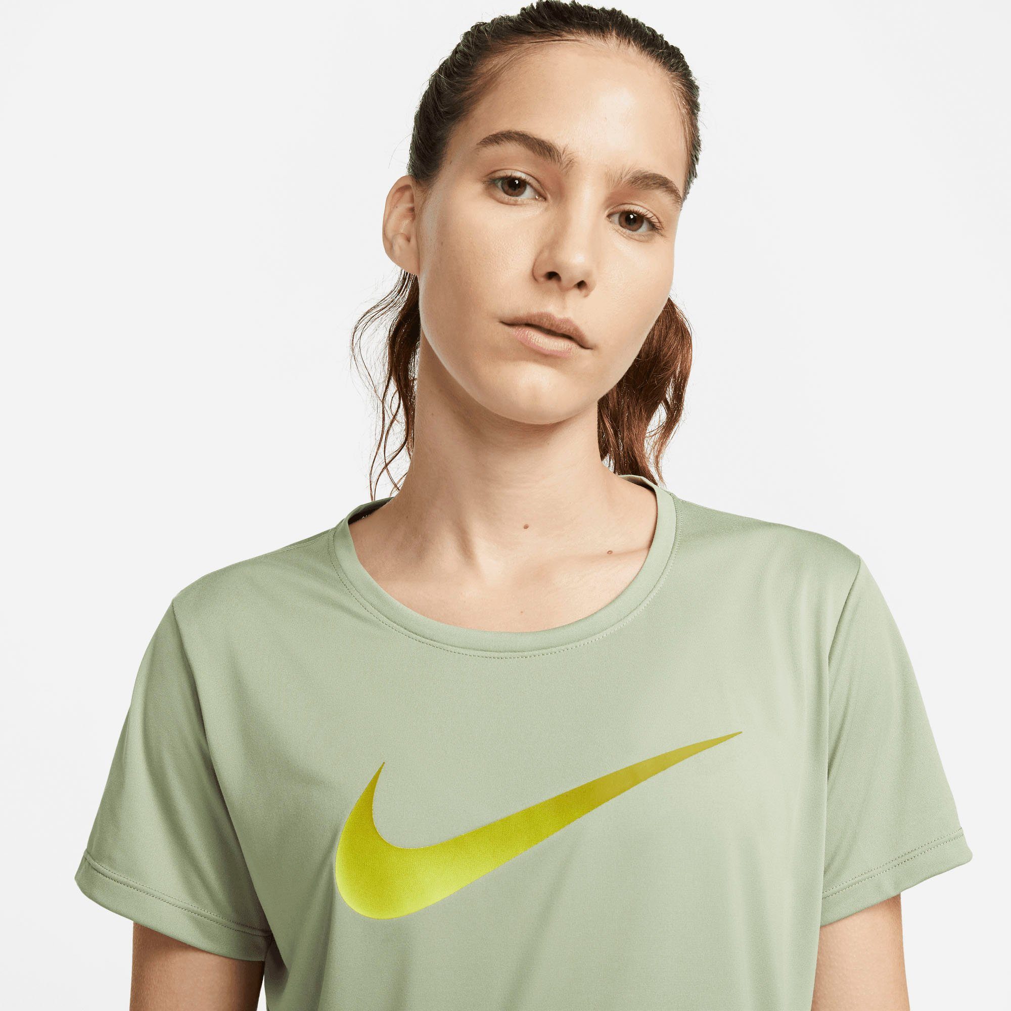 Short-Sleeved Nike Women's Swoosh Laufshirt Top Dri-FIT grün One