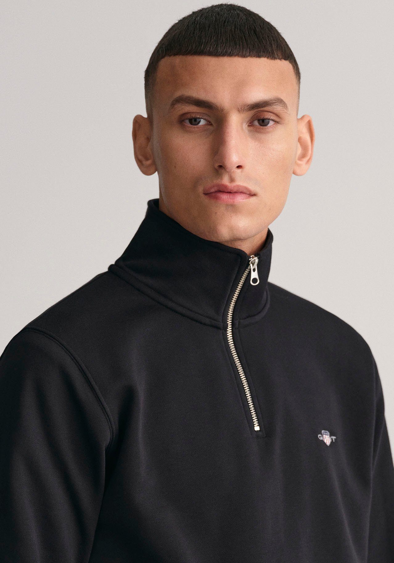 Gant Sweatshirt REG SHIELD HALF ZIP SWEAT mit Logostickerei auf der Brust