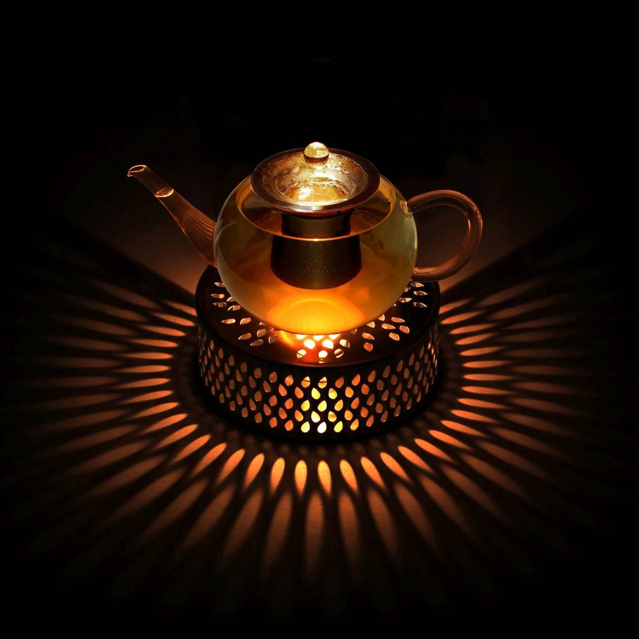 Creano Teekanne Teekanne “flach” 0,8l mit Stövchen aus Edelstahl, 0.8 l, (Set, 4-St., 1 Teekanne, 1 Stövchen, 1 Deckel)
