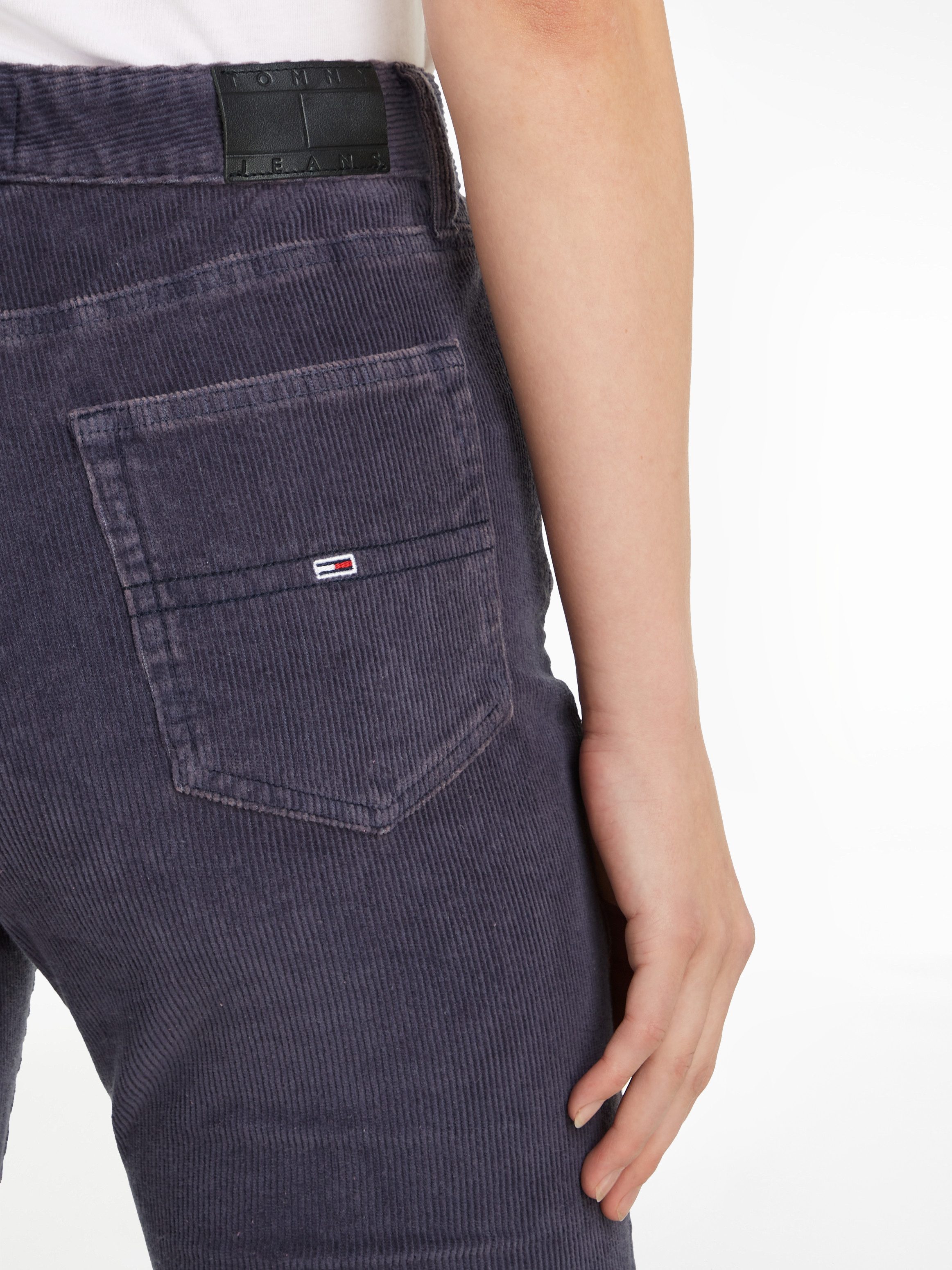 Tommy Jeans Schlaghose TJW SYLVIA HR FLARE WASHED CORD in dem Trendmaterial Cord
