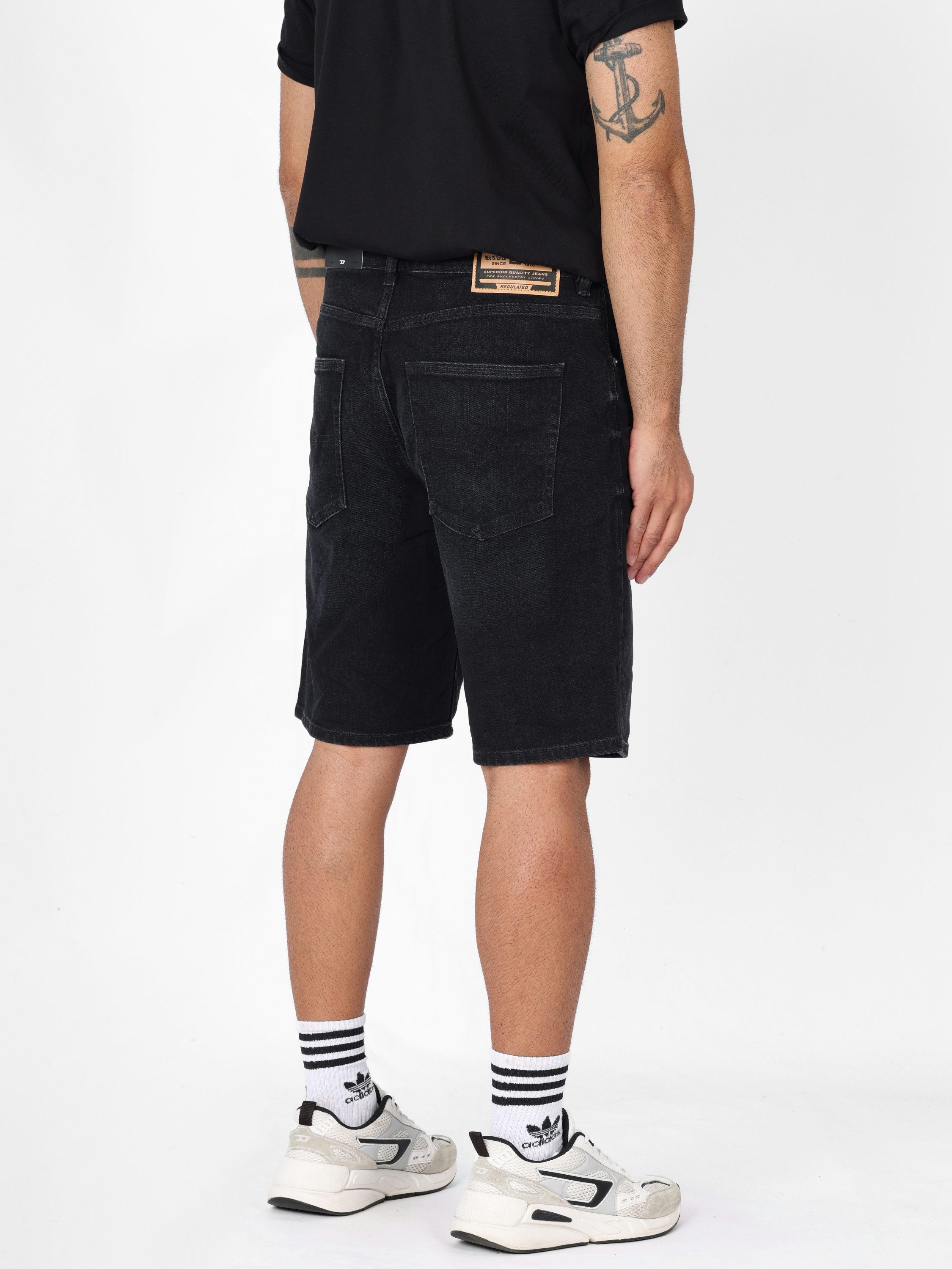 Diesel Jeansshorts Regular Fit - REGULAR-SHORT R9D48 Stretch, mittlere Bundhöhe