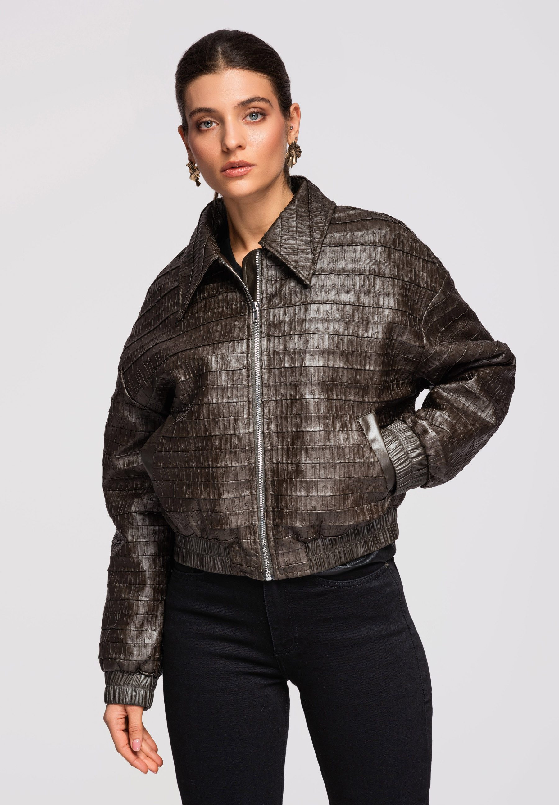 Bomberjacke Damenjacke in kurzer Oversize-Passform mit Animal-Print