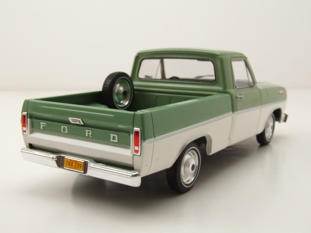 Whitebox Modellauto Ford F-100 Pick Up 1970 grün weiß, Maßstab 1:24