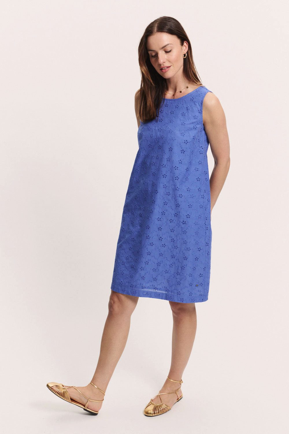 Tranquillo Sommerkleid Lenii in Lace-Optik Baumwolle unifarben runder Rückenausschnitt (Einzelteil) GOTS-zertifiziertes Spitzenkleid mit Baumwollfutter und Seit – Bild 3 von 5