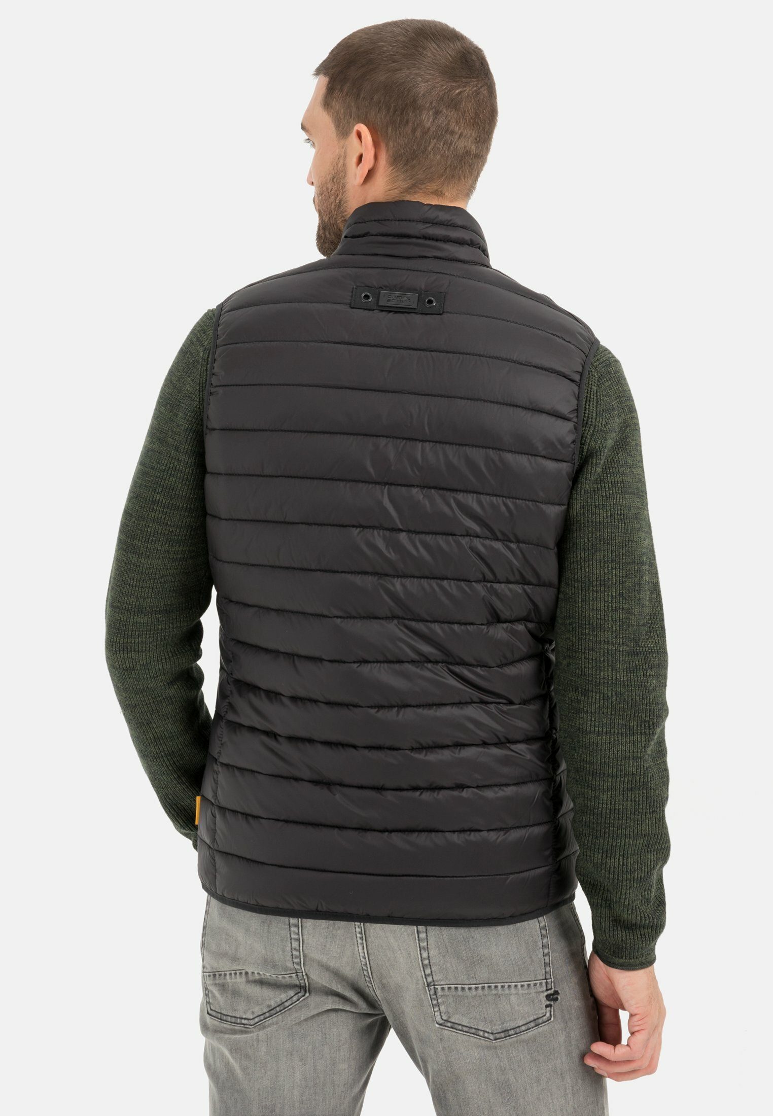 camel active Steppweste mit horizontaler Steppung aus recyceltem Polyester mit Stehkragen