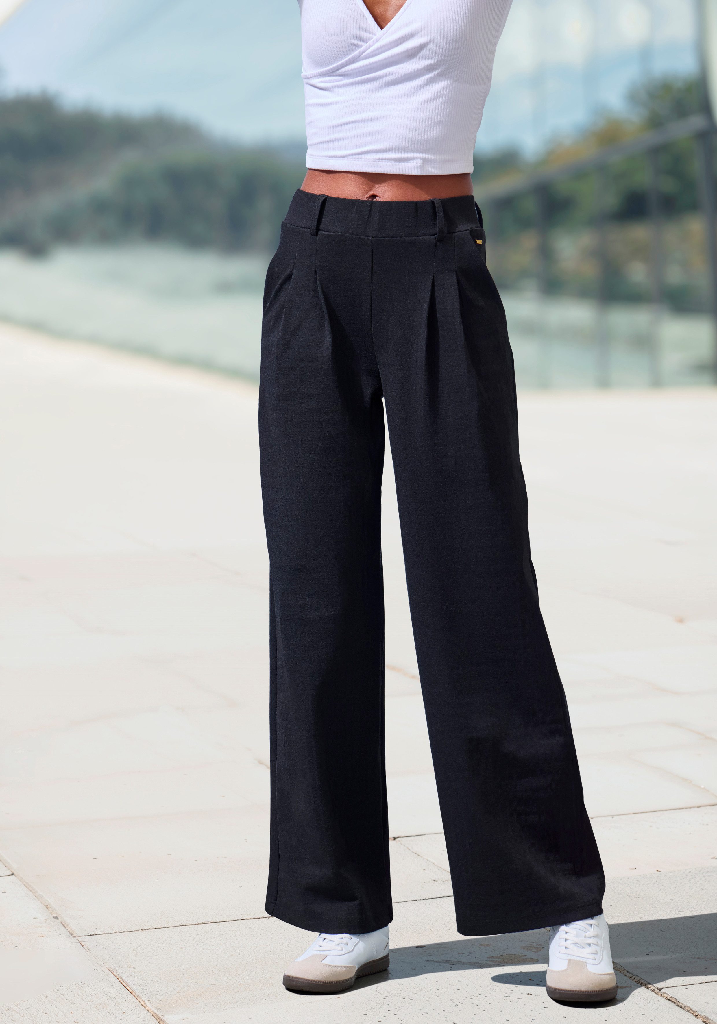 LASCANA Schlupfhose extra Weit mit Bundfalten mit Jacquard Strickmuster oder uni schwarz