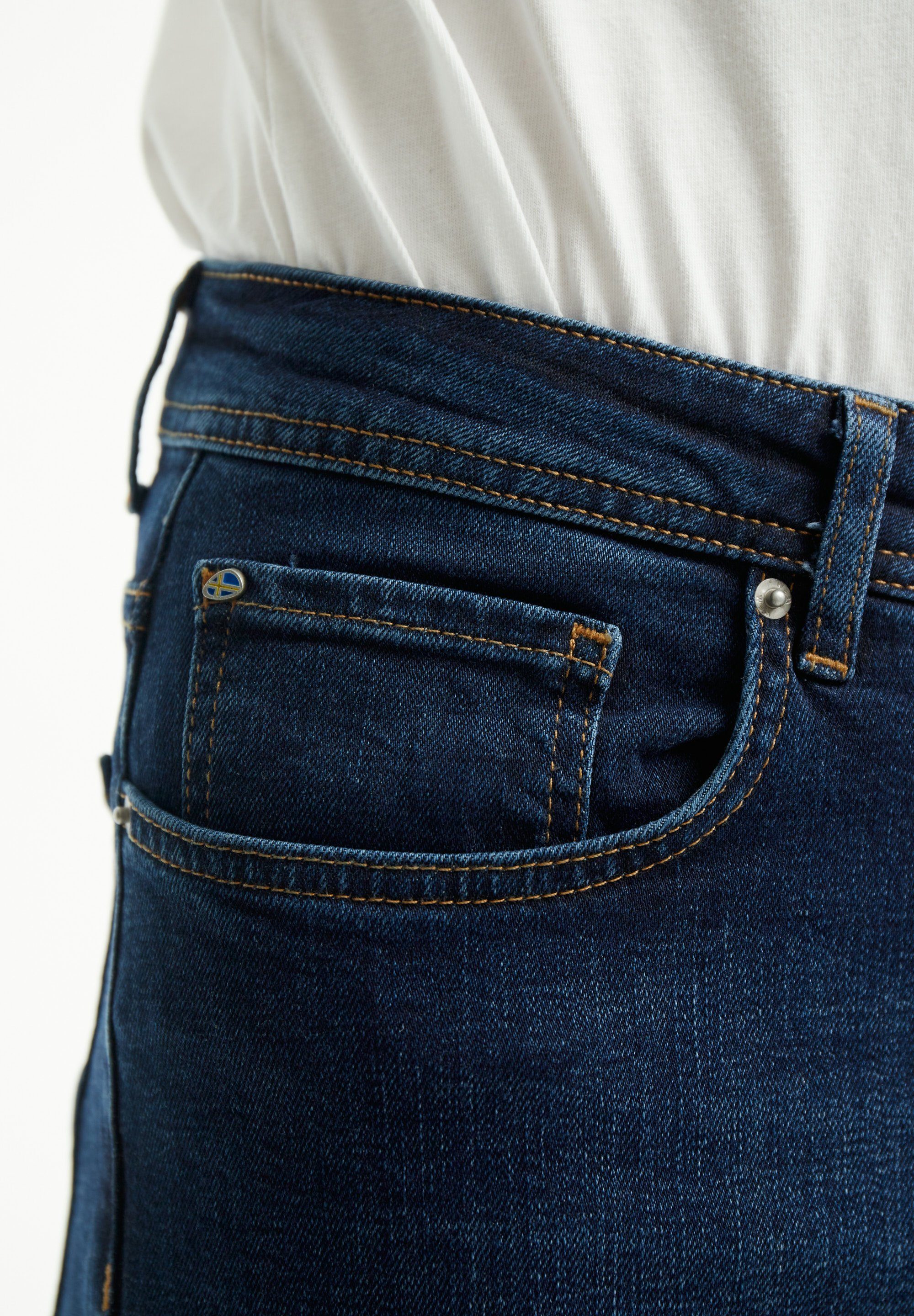 über blue Fit - Bundhöhe: denim wem Passform gesamte Straight-Jeans Reg. Länge Magnus Dark gerade die Mittlere